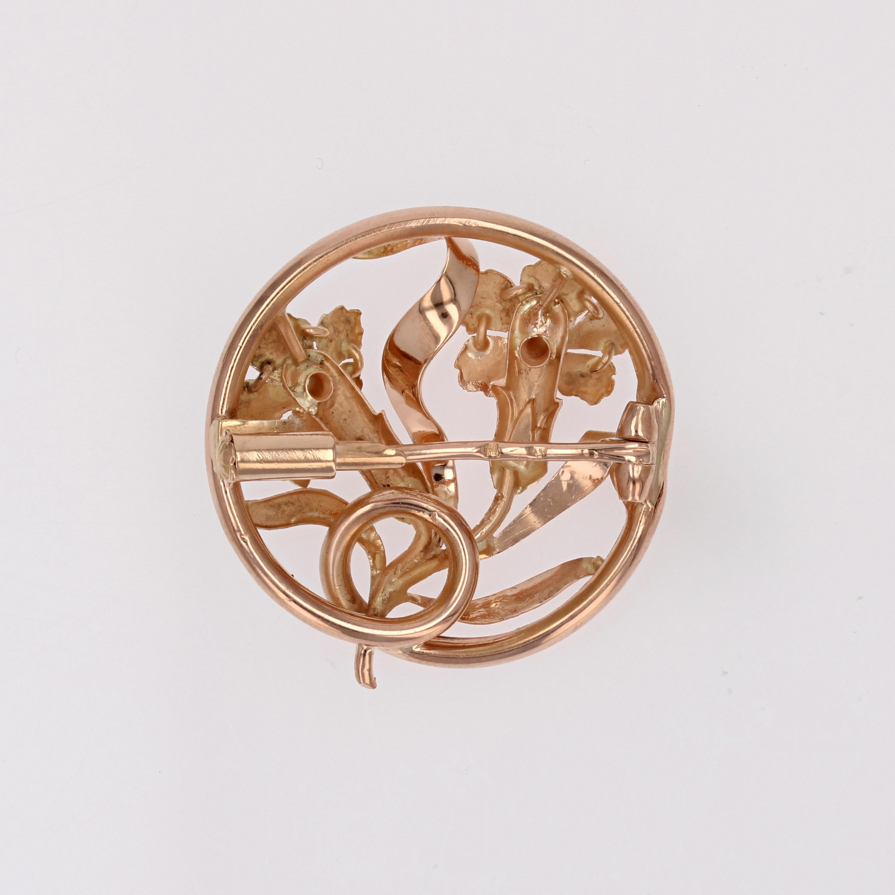 French 1900s Rose-Cut Diamonds 18 Karat Rose Gold Flower Round Brooch For Sale 4