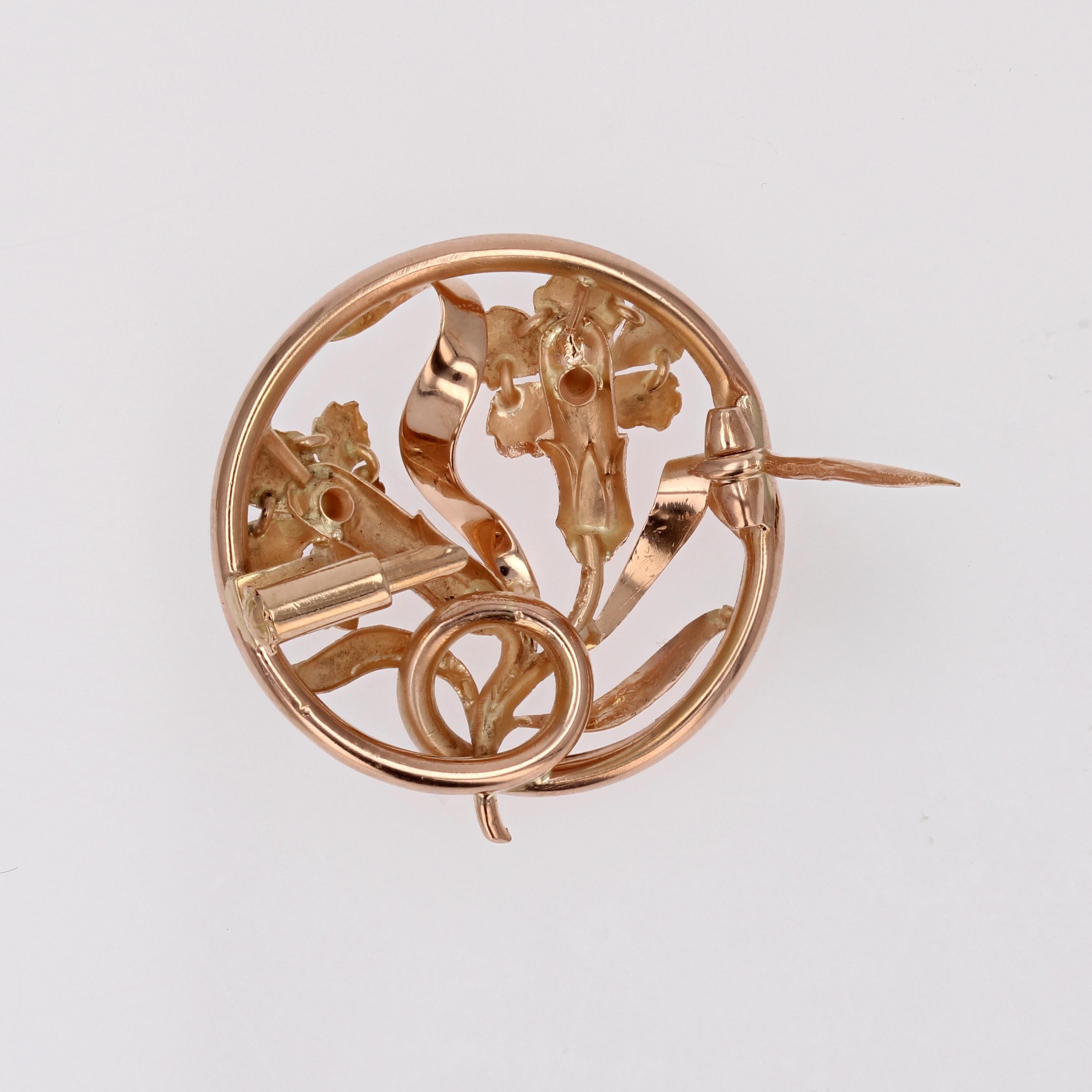 French 1900s Rose-Cut Diamonds 18 Karat Rose Gold Flower Round Brooch For Sale 5