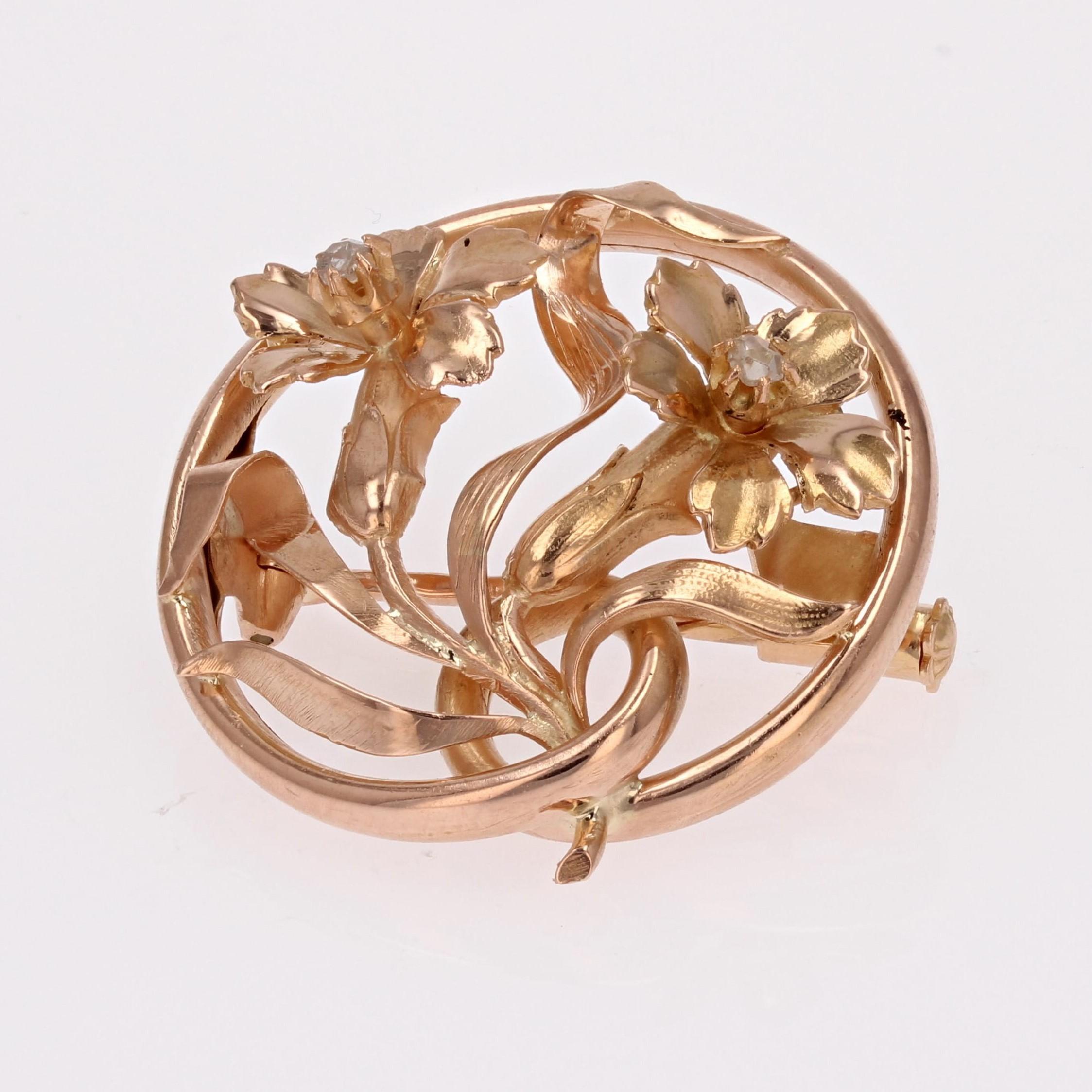 French 1900s Rose-Cut Diamonds 18 Karat Rose Gold Flower Round Brooch In Good Condition For Sale In Poitiers, FR