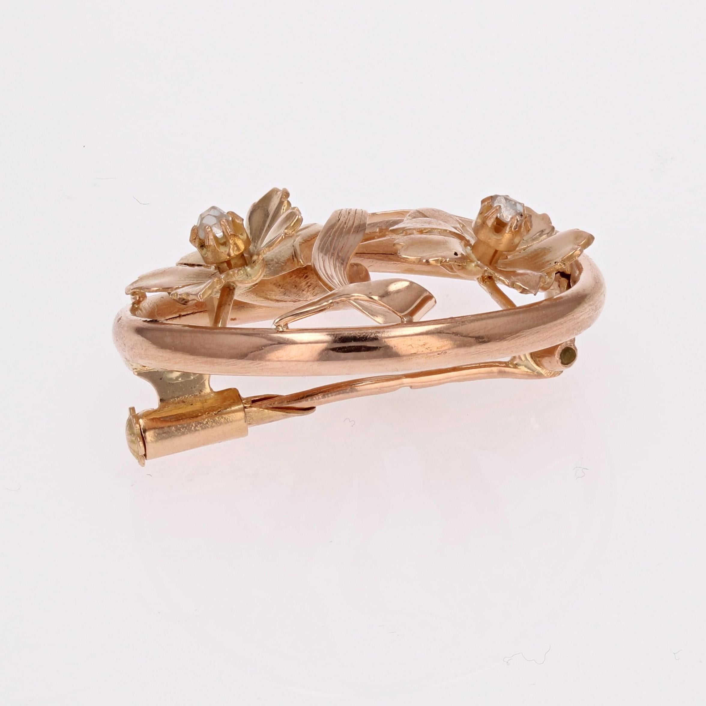 French 1900s Rose-Cut Diamonds 18 Karat Rose Gold Flower Round Brooch For Sale 2