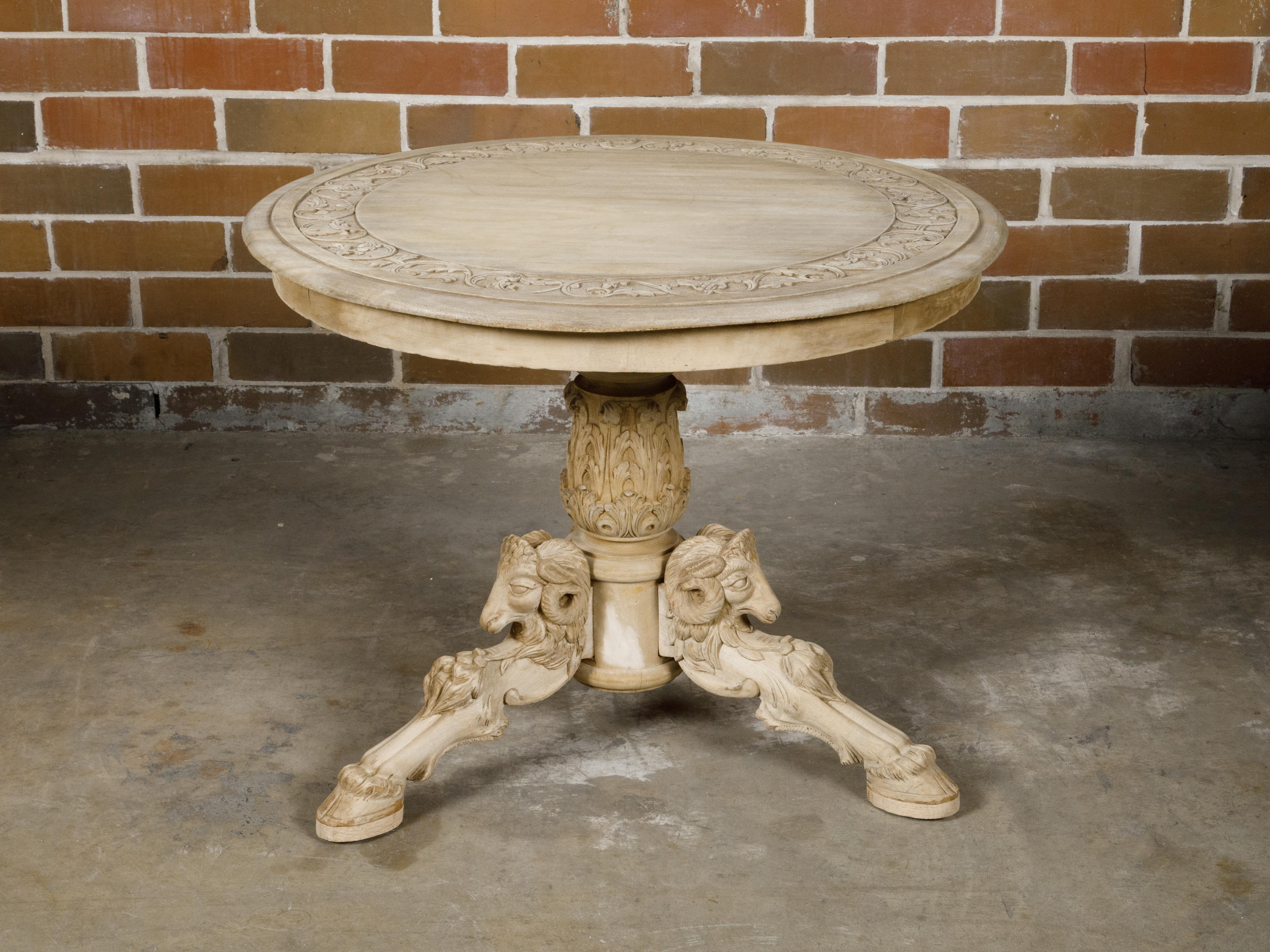French 1900s Round Top Pedestal Table with Carved Rams' Heads and Scrollwork For Sale 5