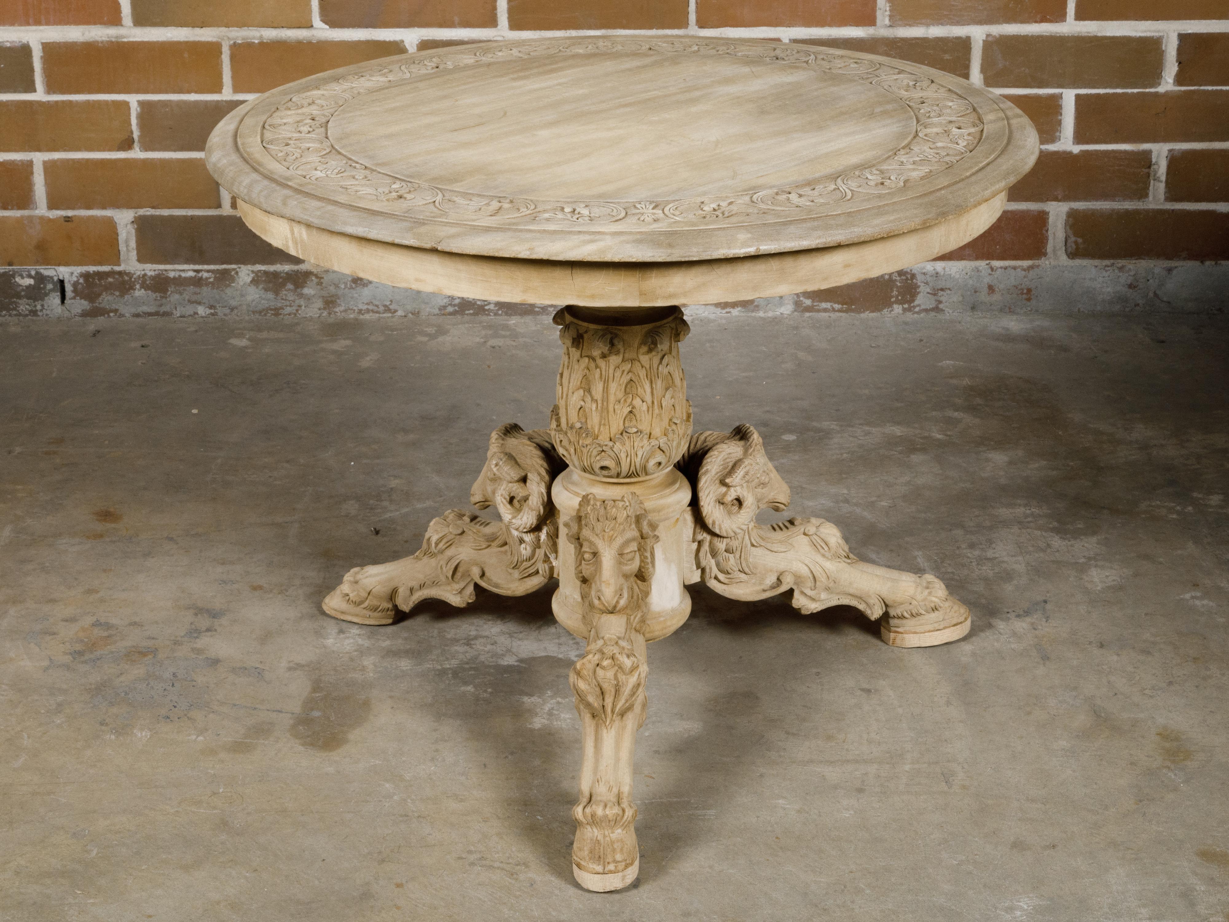French 1900s Round Top Pedestal Table with Carved Rams' Heads and Scrollwork For Sale 7