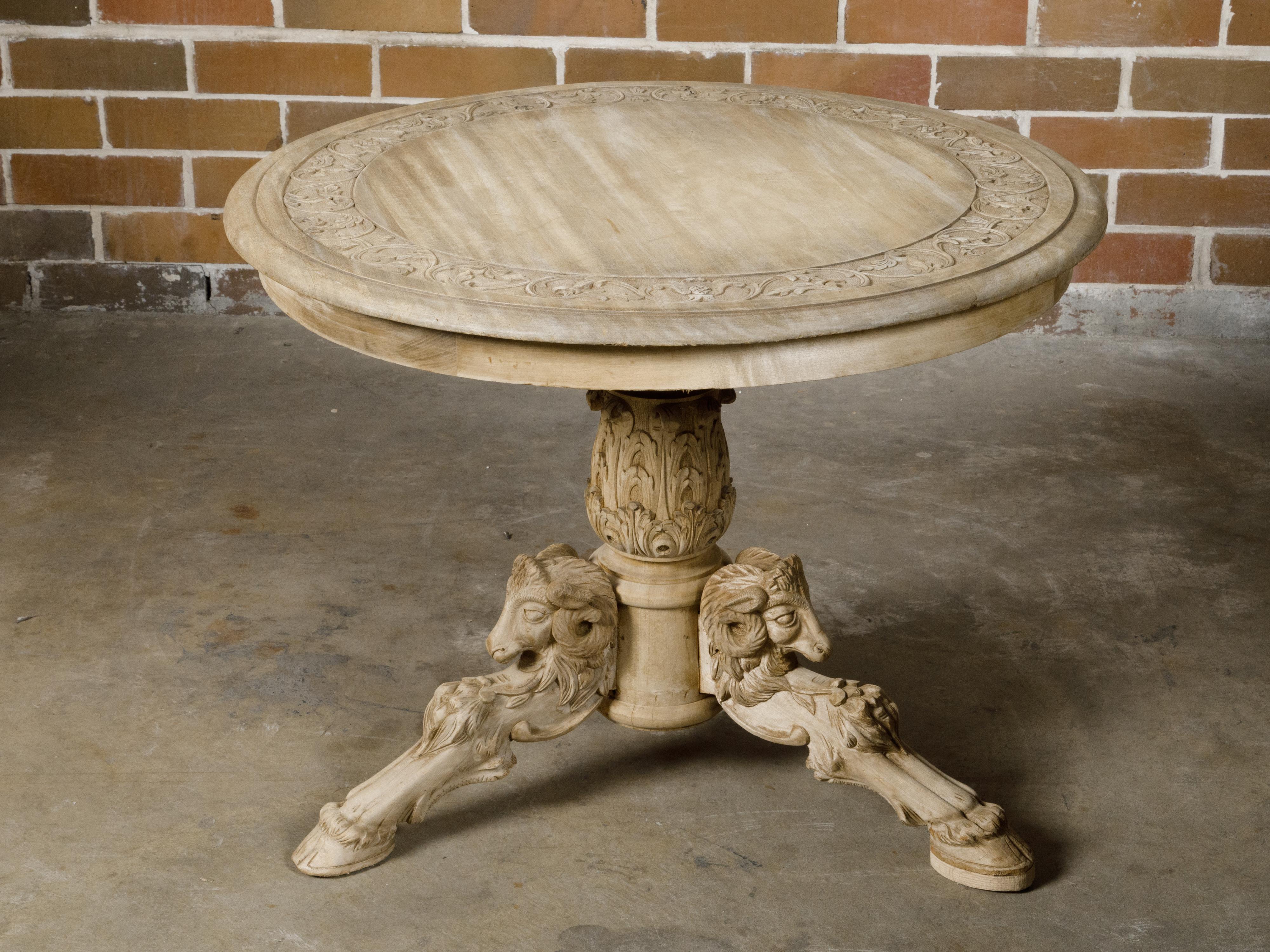 French 1900s Round Top Pedestal Table with Carved Rams' Heads and Scrollwork For Sale 8