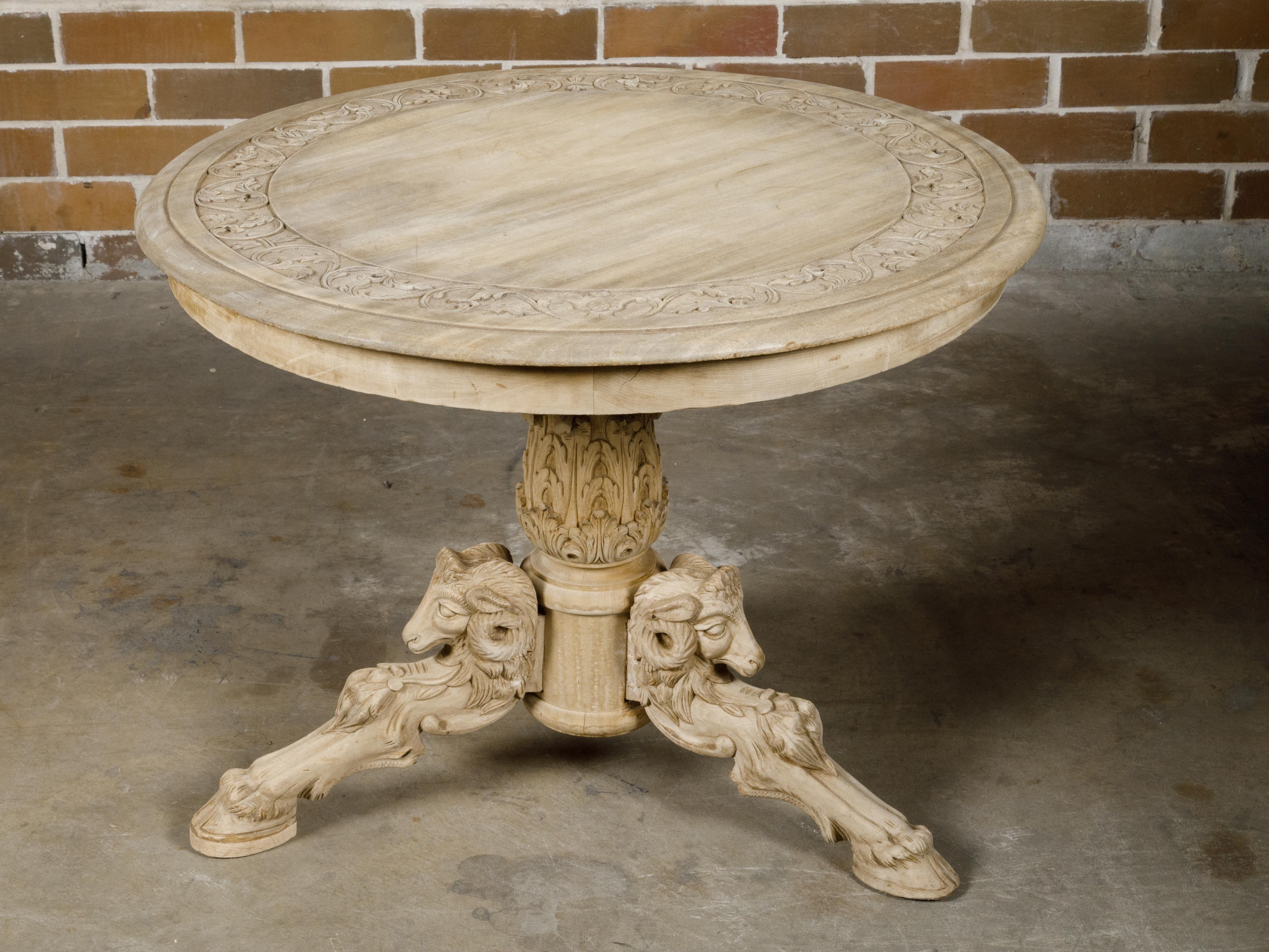 French 1900s Round Top Pedestal Table with Carved Rams' Heads and Scrollwork For Sale 9