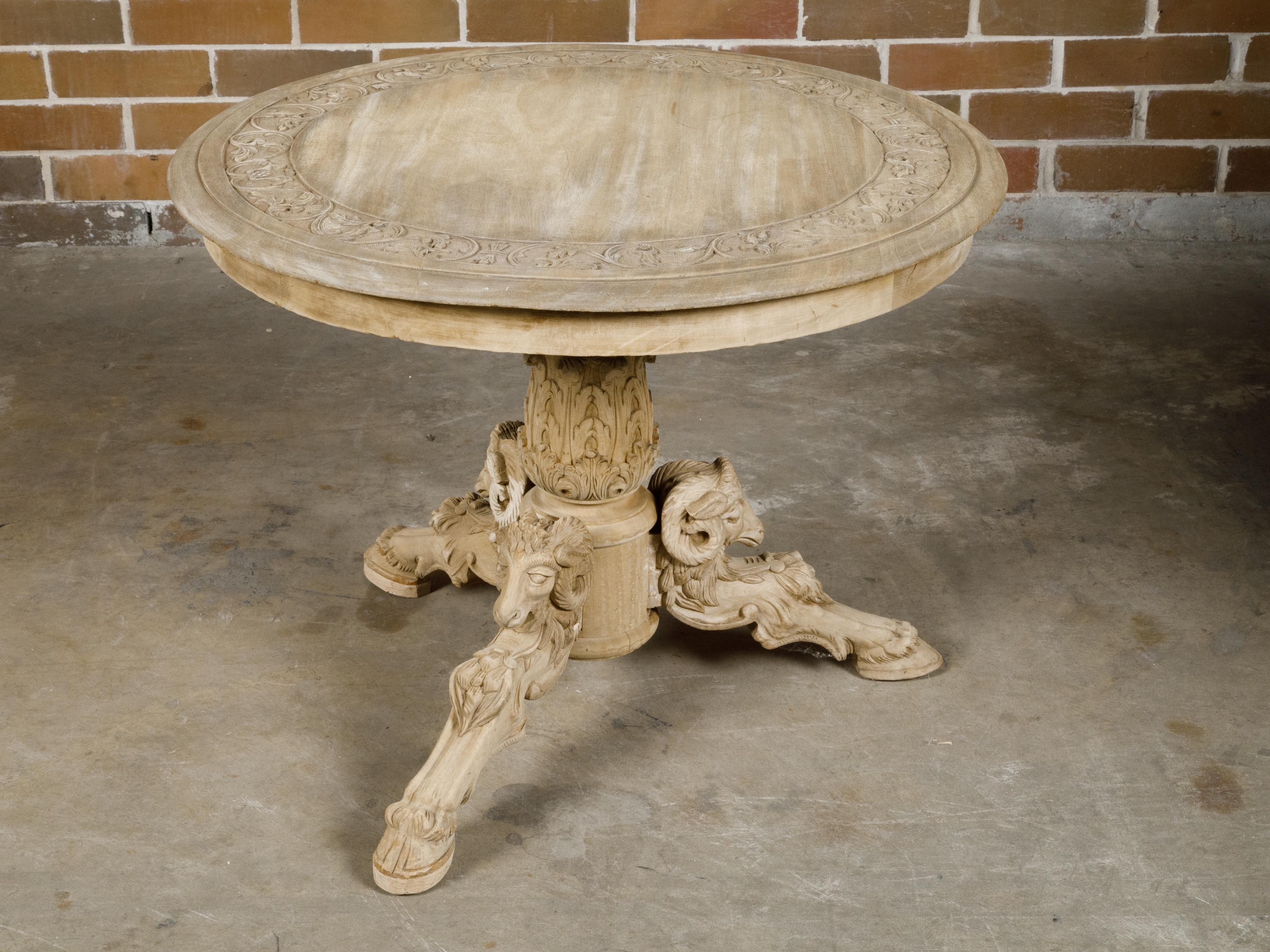 French 1900s Round Top Pedestal Table with Carved Rams' Heads and Scrollwork For Sale 10