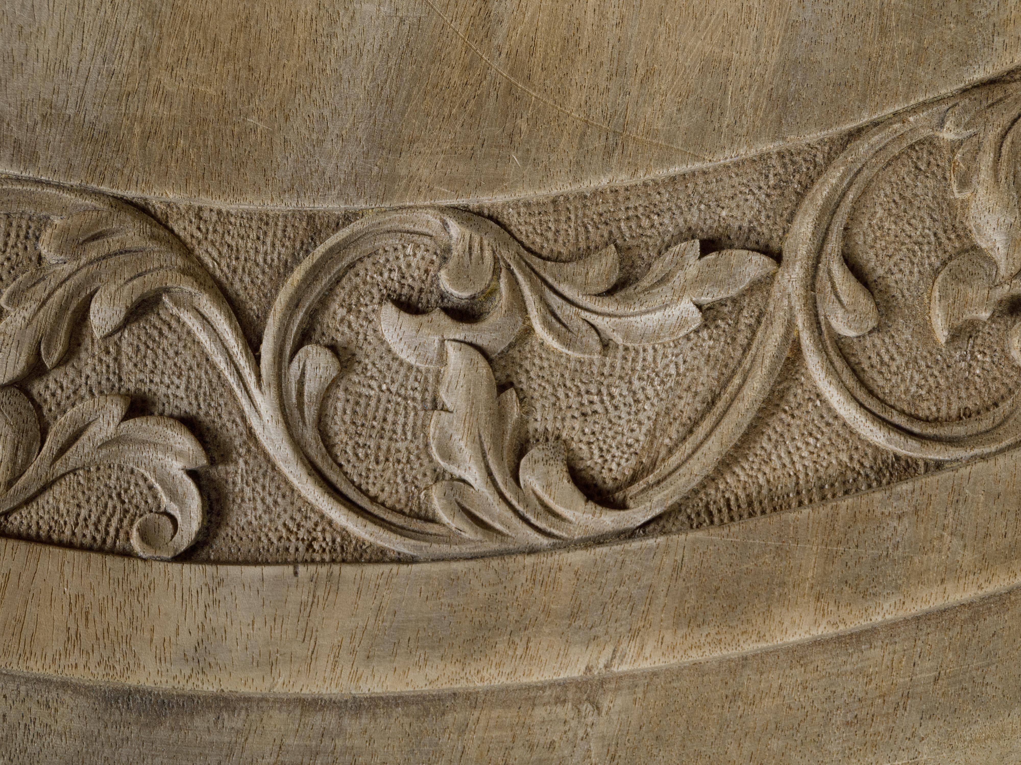 French 1900s Round Top Pedestal Table with Carved Rams' Heads and Scrollwork In Good Condition In Atlanta, GA