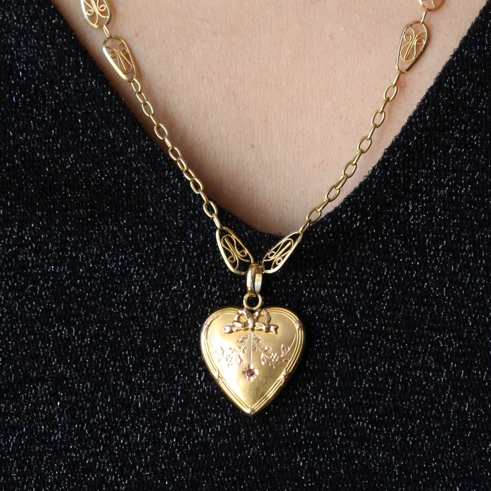 French 1900s Ruby 18 Karat Yellow Gold Heart Shape Pendant and Chain 2