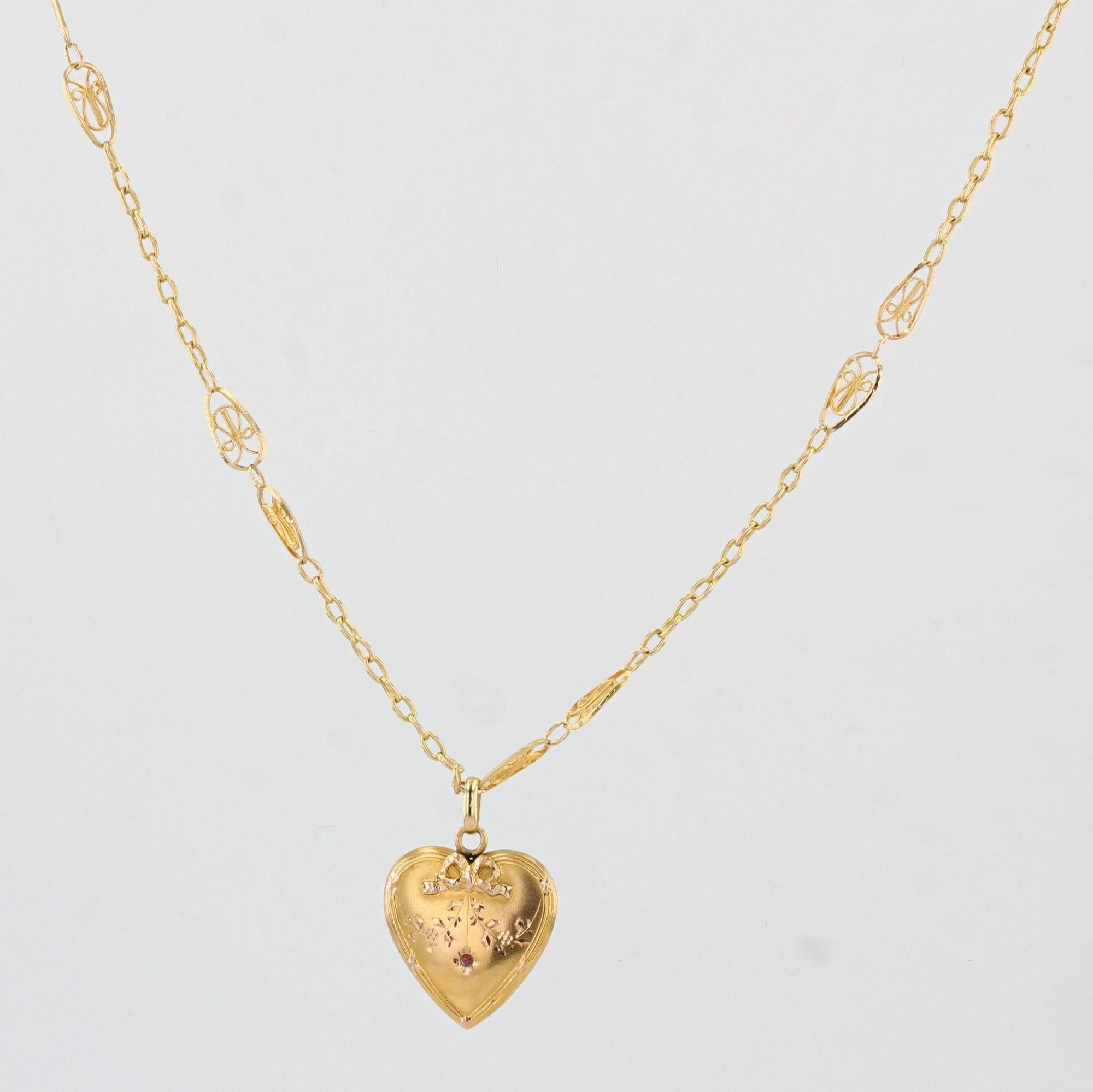 French 1900s Ruby 18 Karat Yellow Gold Heart Shape Pendant and Chain 3