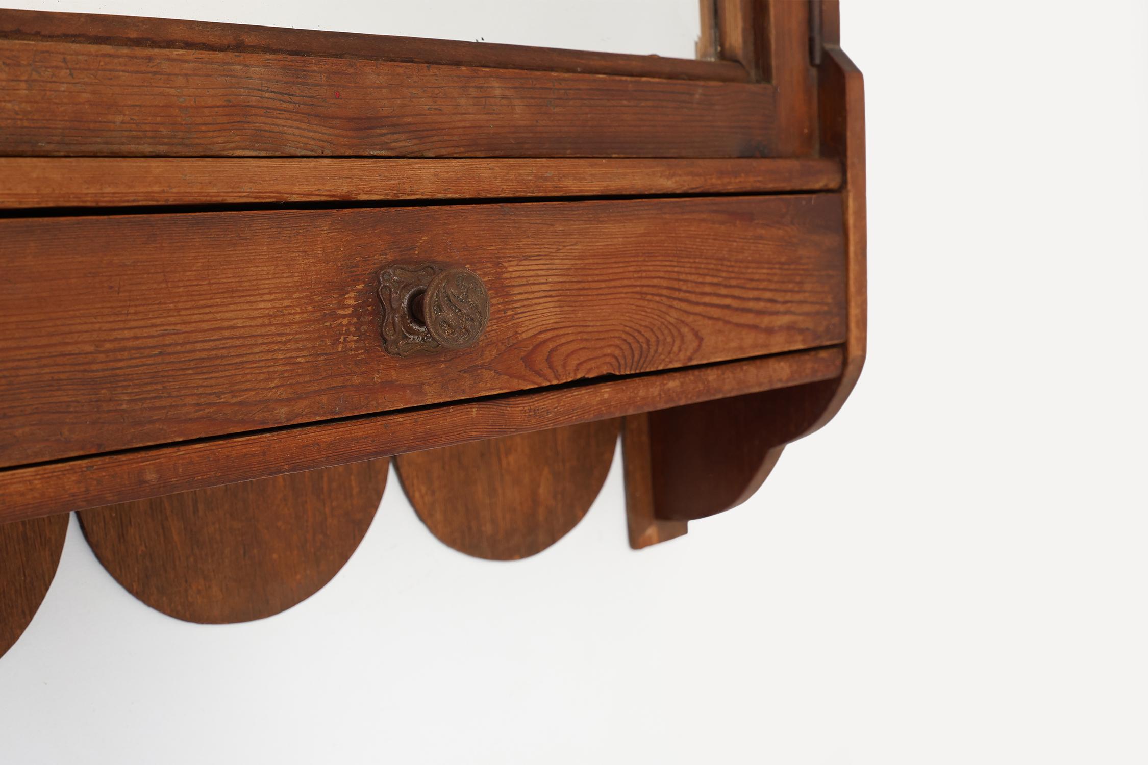 Armadietto da barba a specchio rustico francese del 1900 in oak in vendita 4