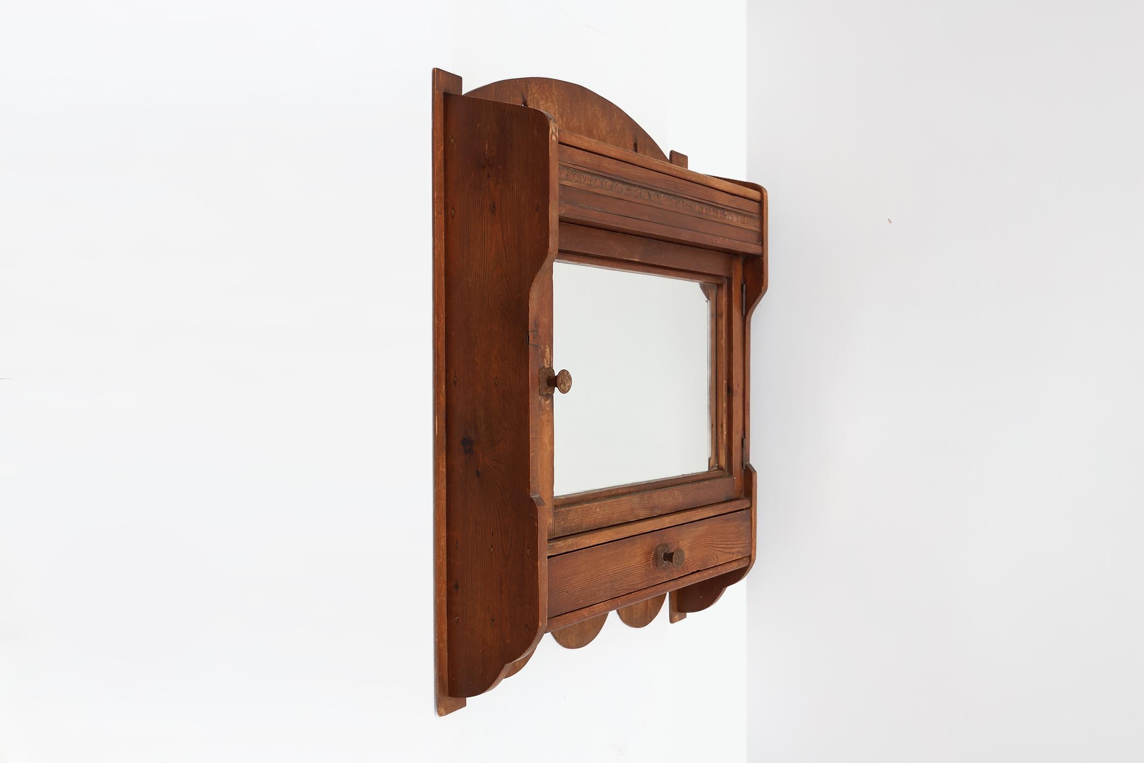 Armadietto da barba a specchio rustico francese del 1900 in oak in vendita 5
