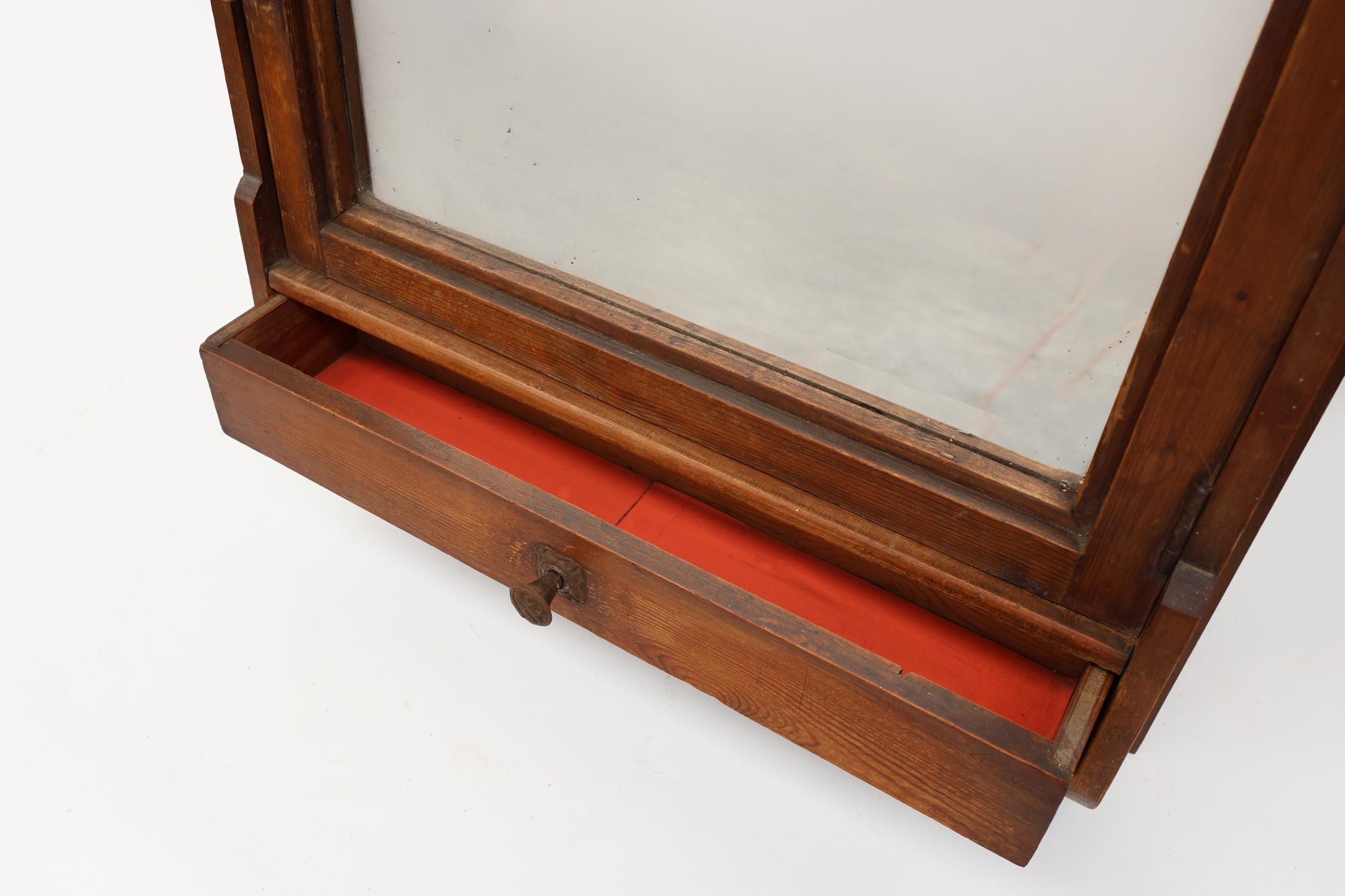 Specchio Armadietto da barba a specchio rustico francese del 1900 in oak in vendita