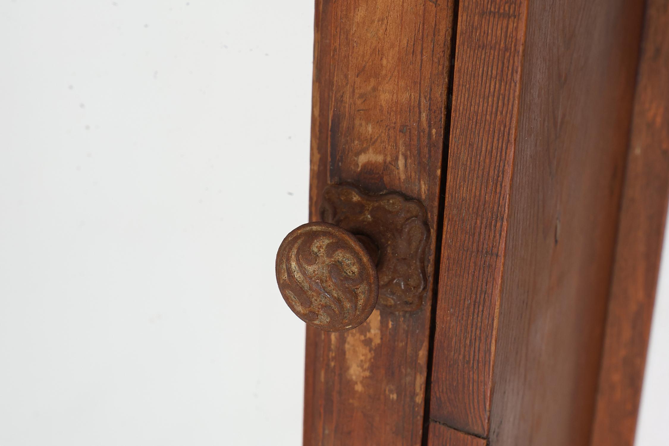 Armadietto da barba a specchio rustico francese del 1900 in oak in vendita 2