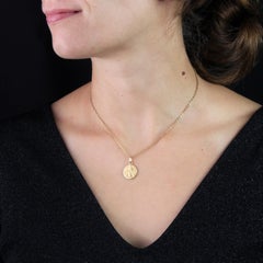 Médaille française des années 1900 Saint Joseph avec nénuphar en or jaune 18 carats