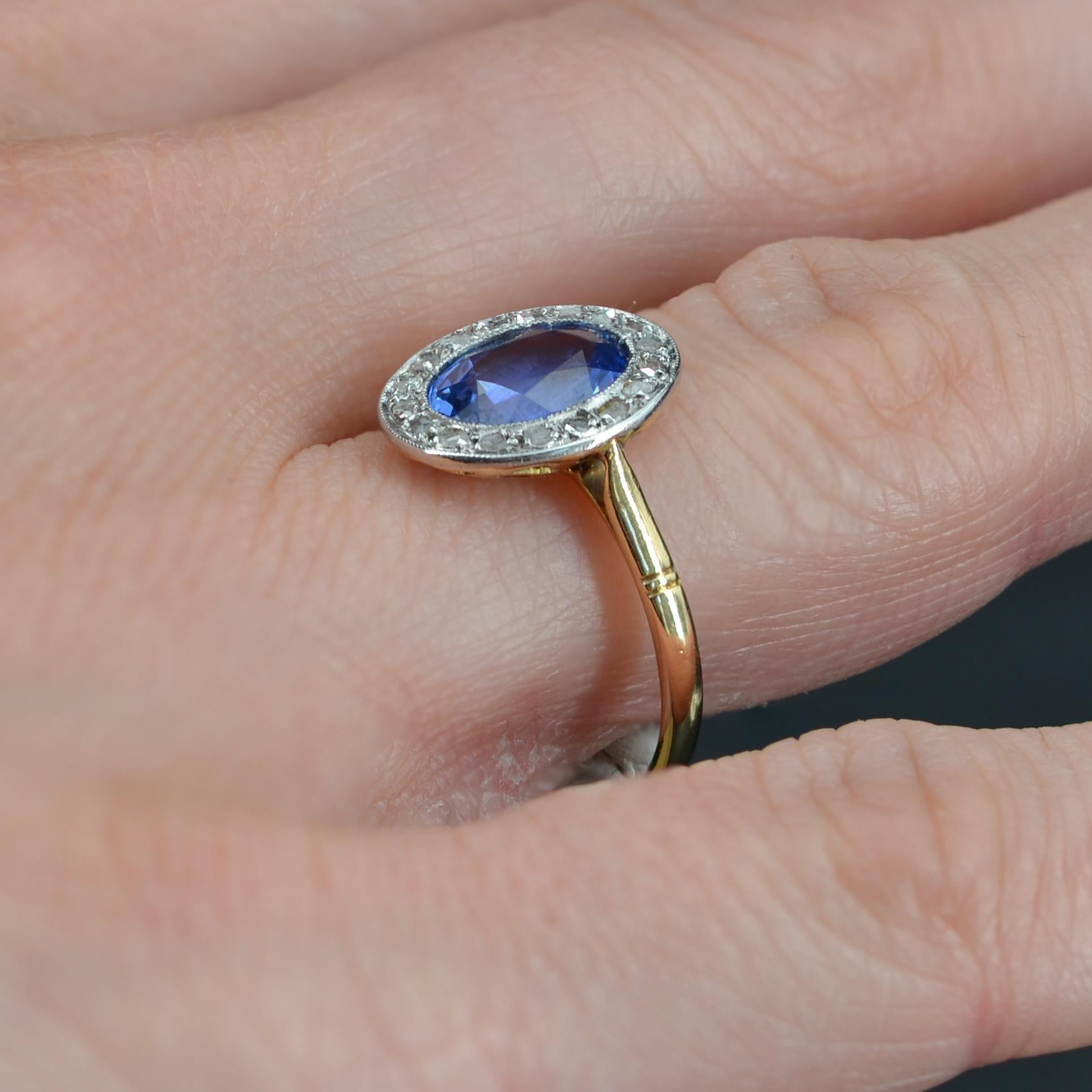 French, 1900s, Sapphire Diamond 18 Karat Yellow Gold Engagement Cluster Ring For Sale 2
