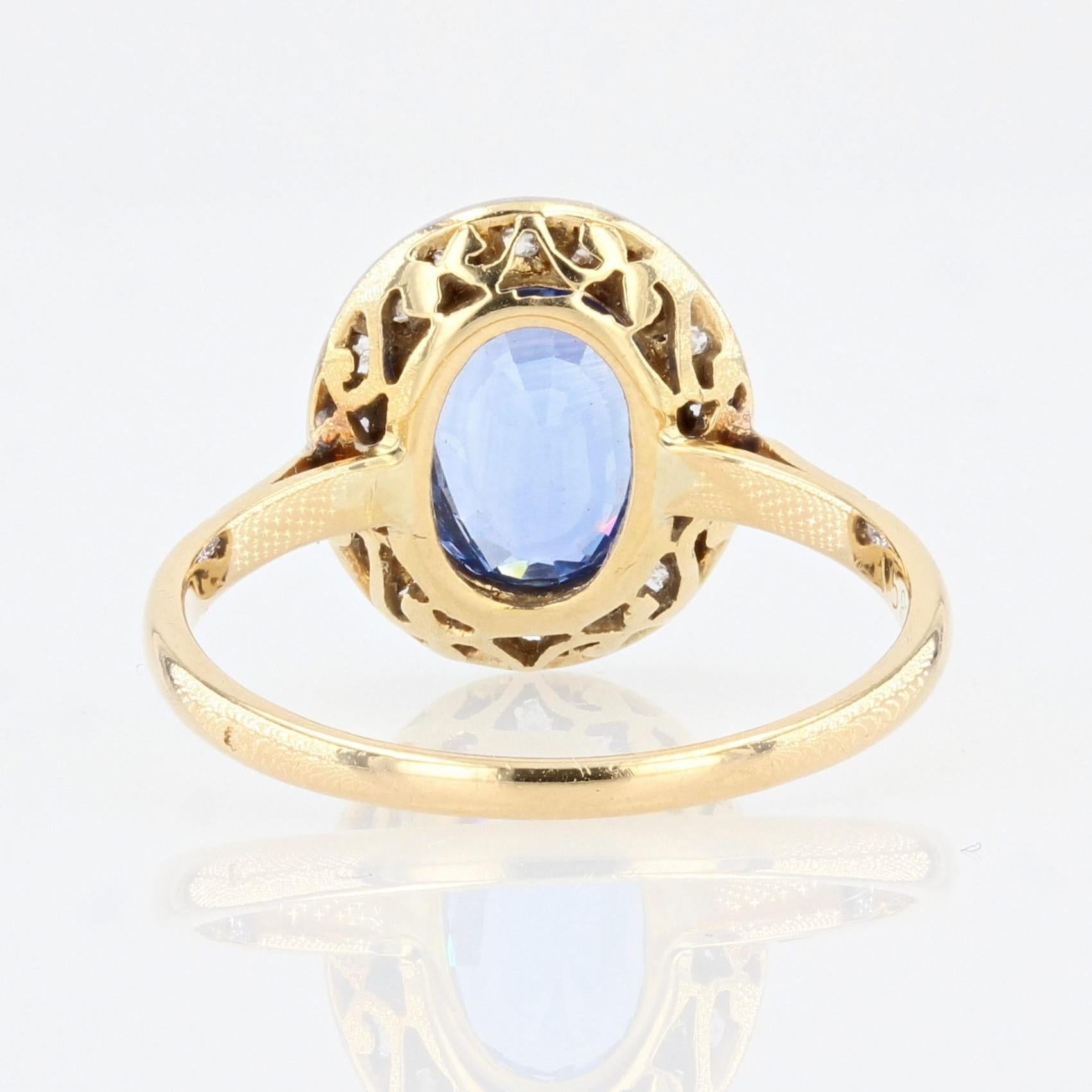French, 1900s, Sapphire Diamond 18 Karat Yellow Gold Engagement Cluster Ring For Sale 3
