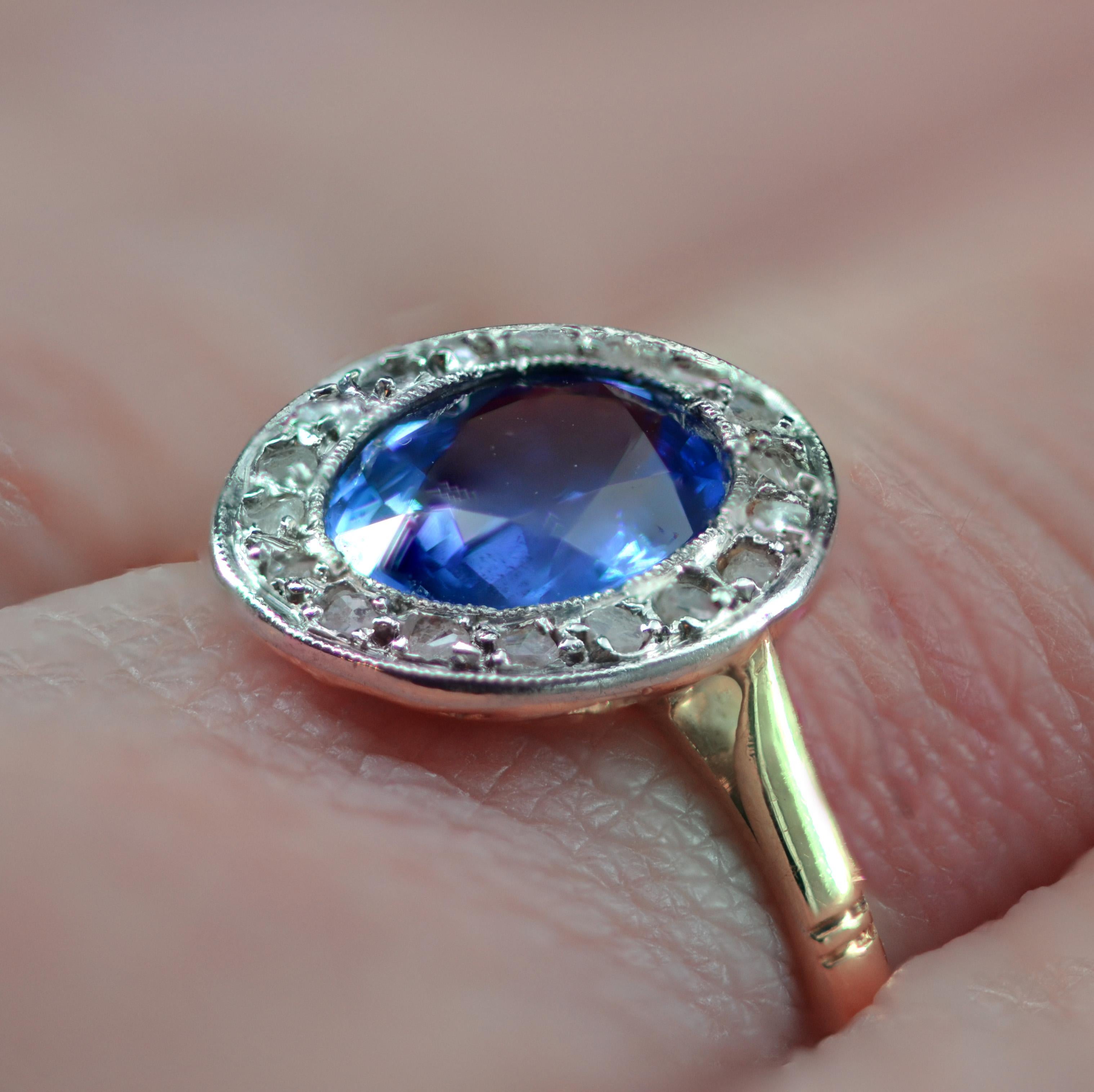 French, 1900s, Sapphire Diamond 18 Karat Yellow Gold Engagement Cluster Ring For Sale 4