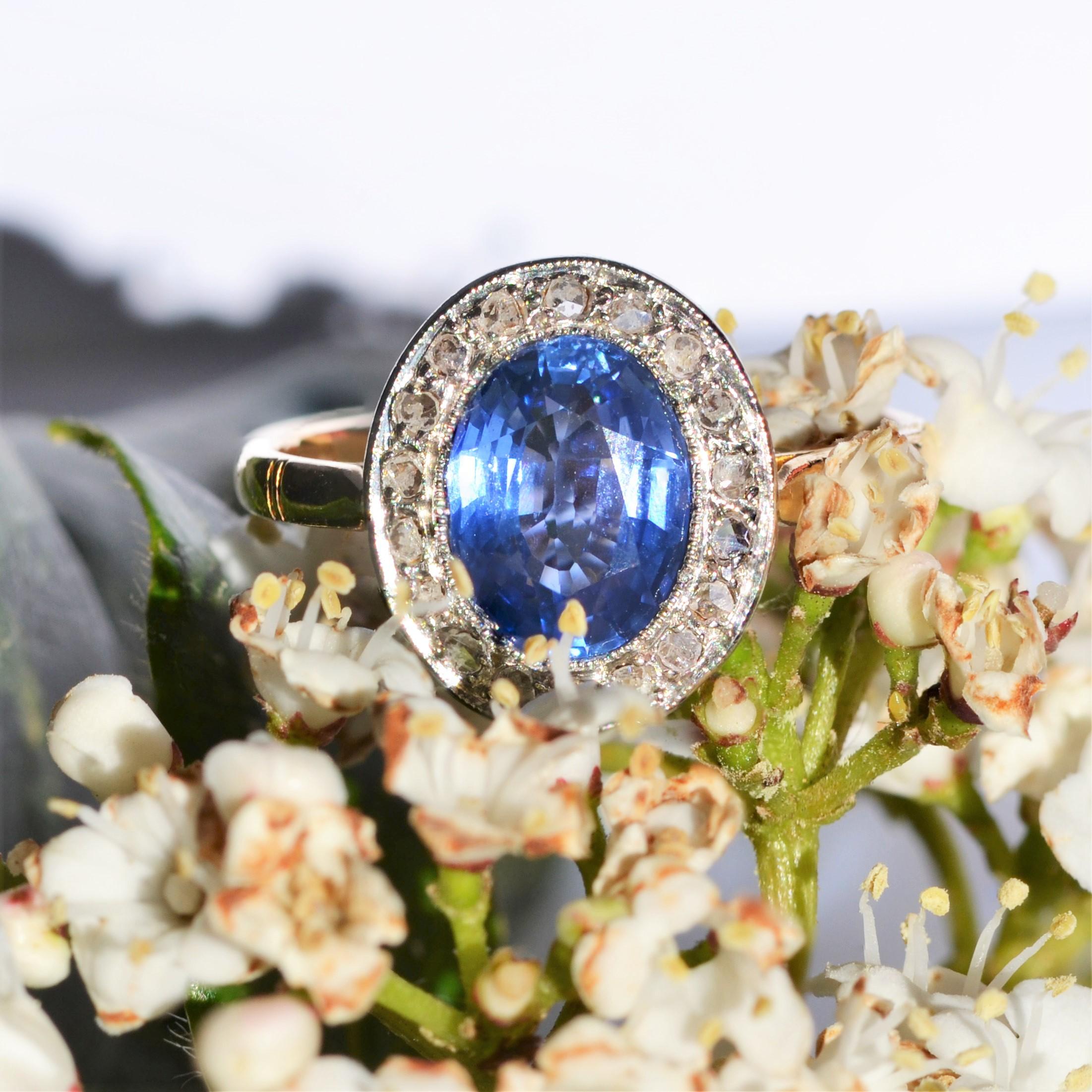 French, 1900s, Sapphire Diamond 18 Karat Yellow Gold Engagement Cluster Ring For Sale 5