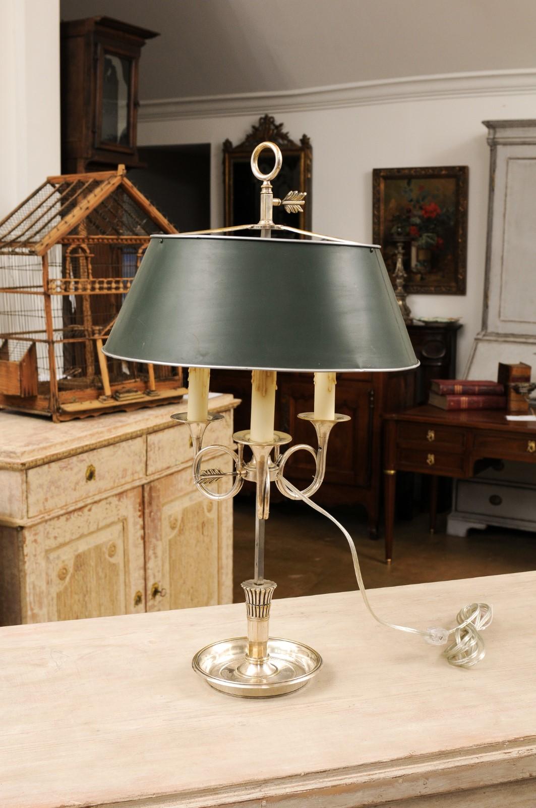 French, 1900s, Silvered Bronze Bouillotte Table Lamp with Horns and Green Shade For Sale 7