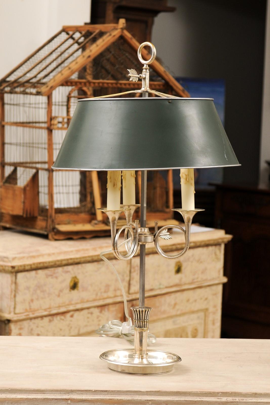 French, 1900s, Silvered Bronze Bouillotte Table Lamp with Horns and Green Shade For Sale 8