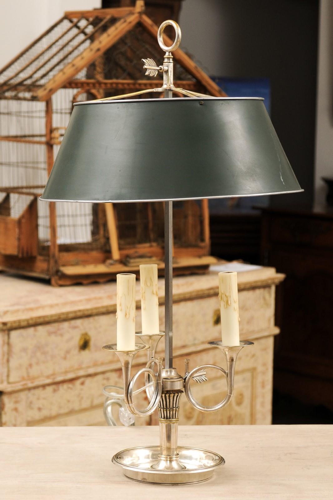 French, 1900s, Silvered Bronze Bouillotte Table Lamp with Horns and Green Shade For Sale 9