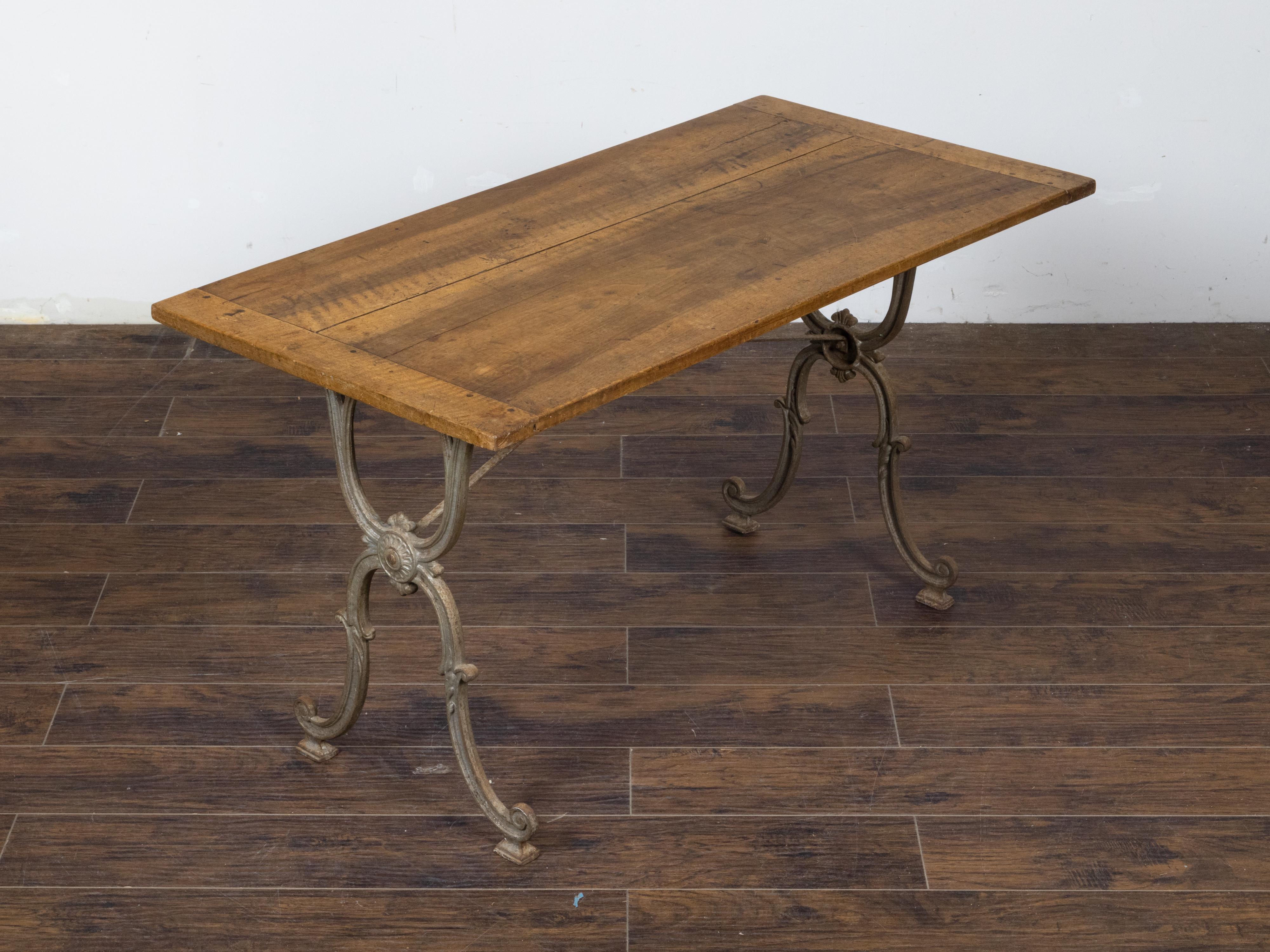 A French Turn of the Century console table circa 1900 with rectangular planked wooden top, steel base made of gracefully curving X-Form legs and stretcher accented with discreet reed motifs. This French Turn of the Century console table, circa 1900,