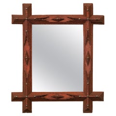 Miroir d'art populaire français des années 1900 avec pinces en laiton et coins entrecroisés