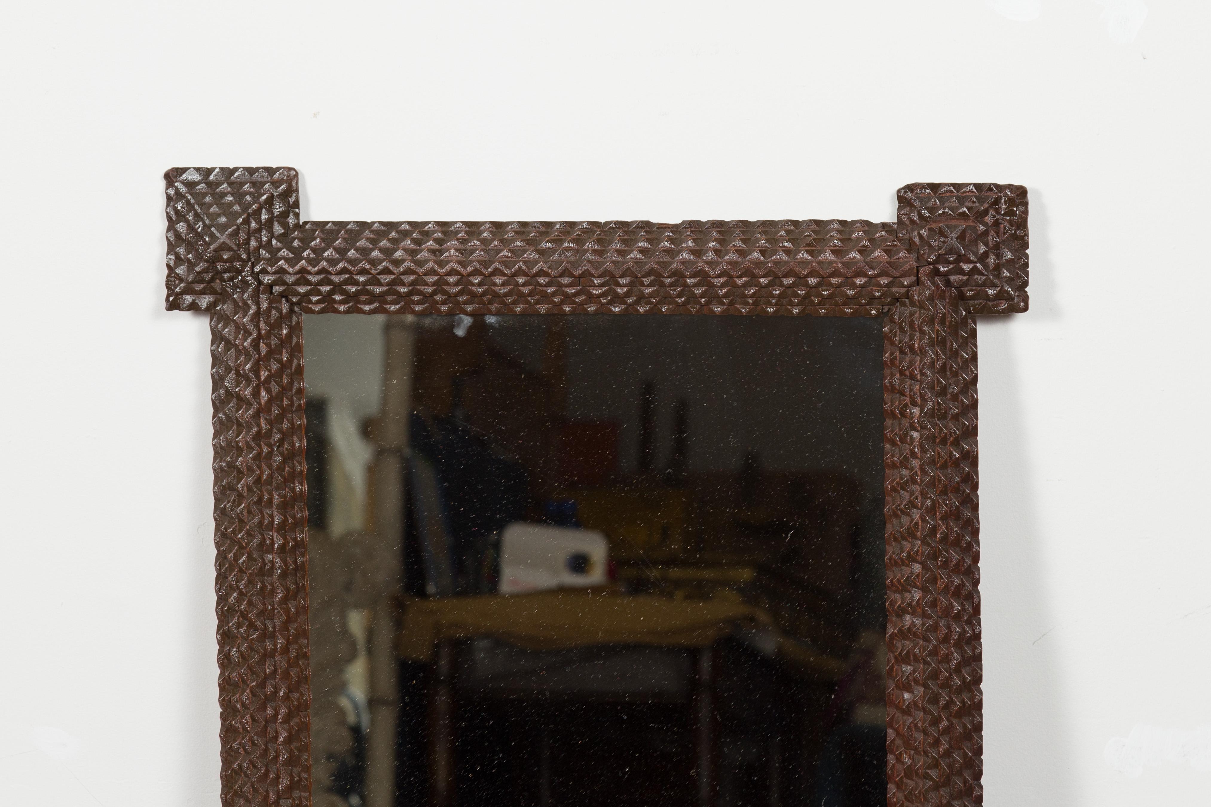 French 1900s Tramp Art Mirror with Protruding Corners and Pyramidal Motifs In Good Condition In Atlanta, GA