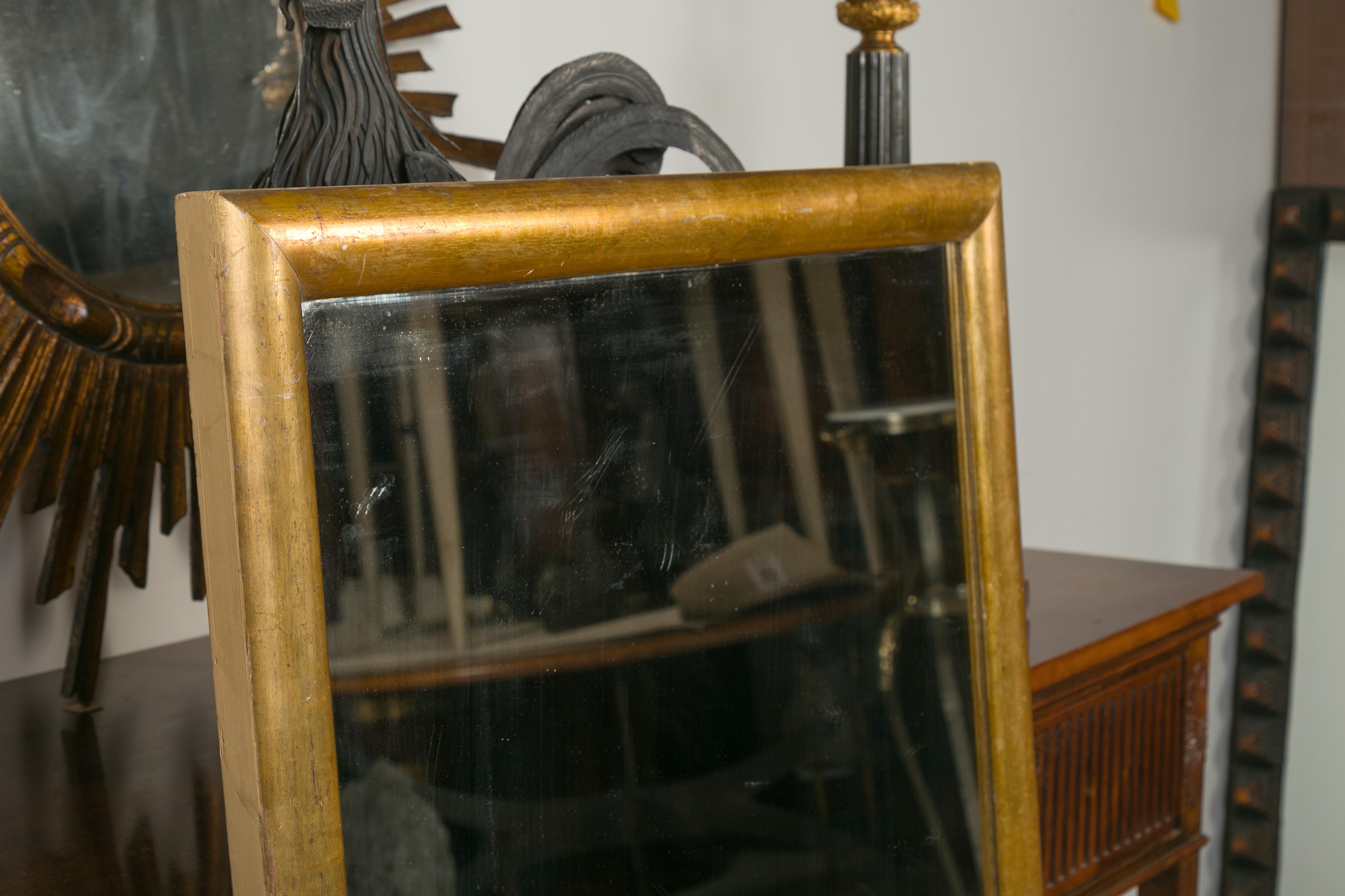 Miroir rectangulaire en bois doré datant du tournant du siècle:: vers 1900 Bon état - En vente à Atlanta, GA