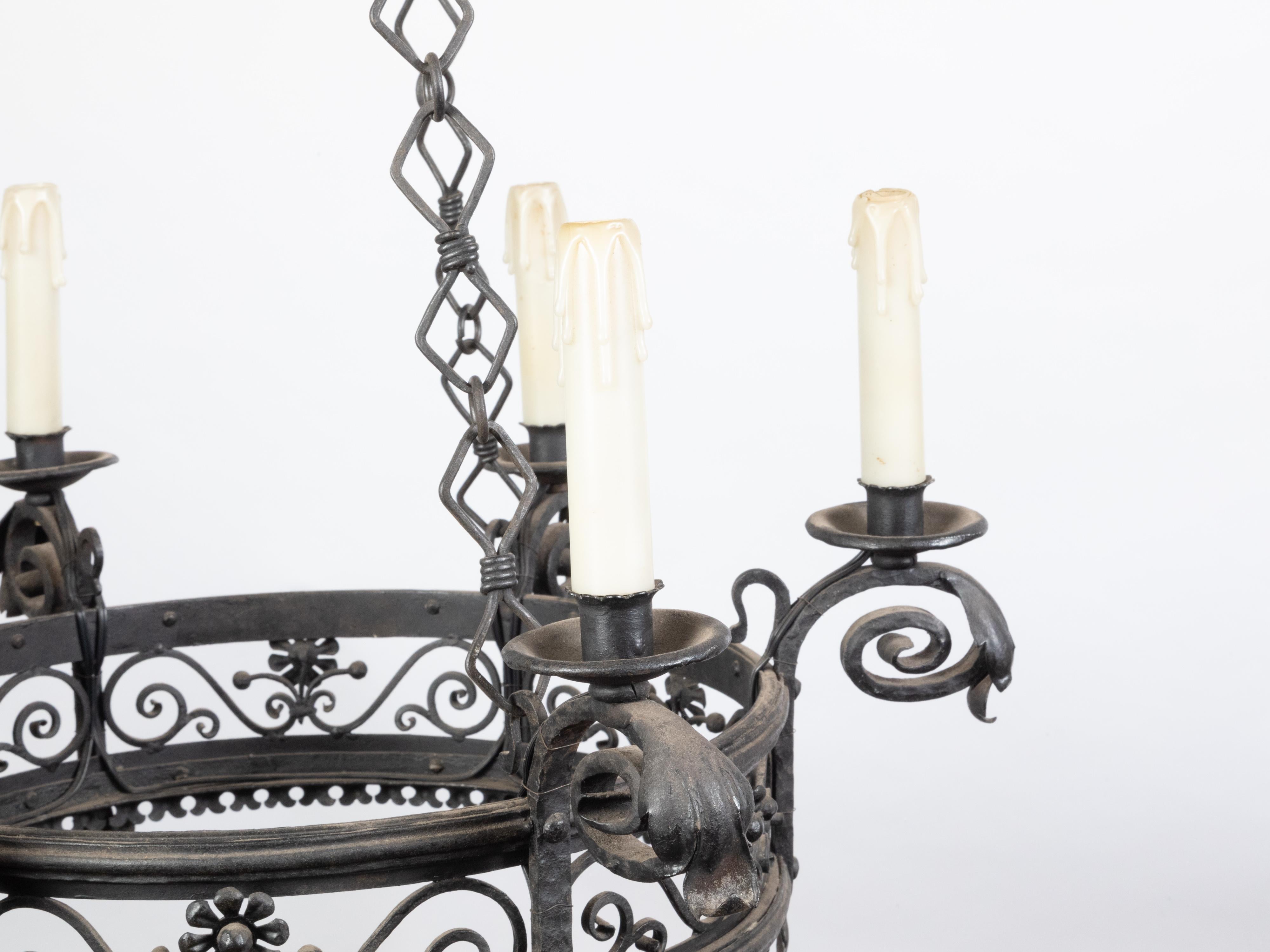 French 1900s Turn of the Century Iron Chandelier with Six Lights and Scrollwork For Sale 5