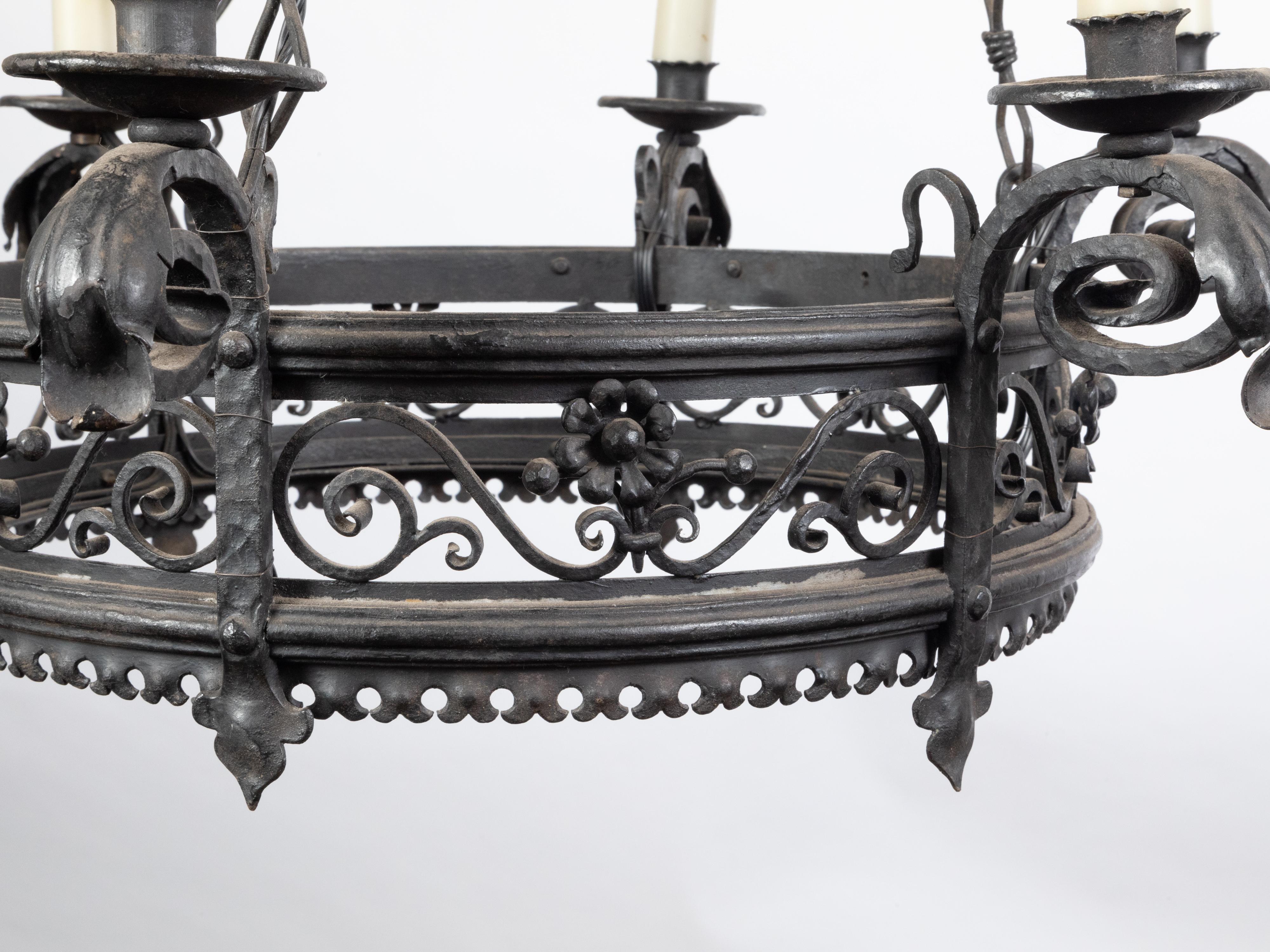 French 1900s Turn of the Century Iron Chandelier with Six Lights and Scrollwork For Sale 2