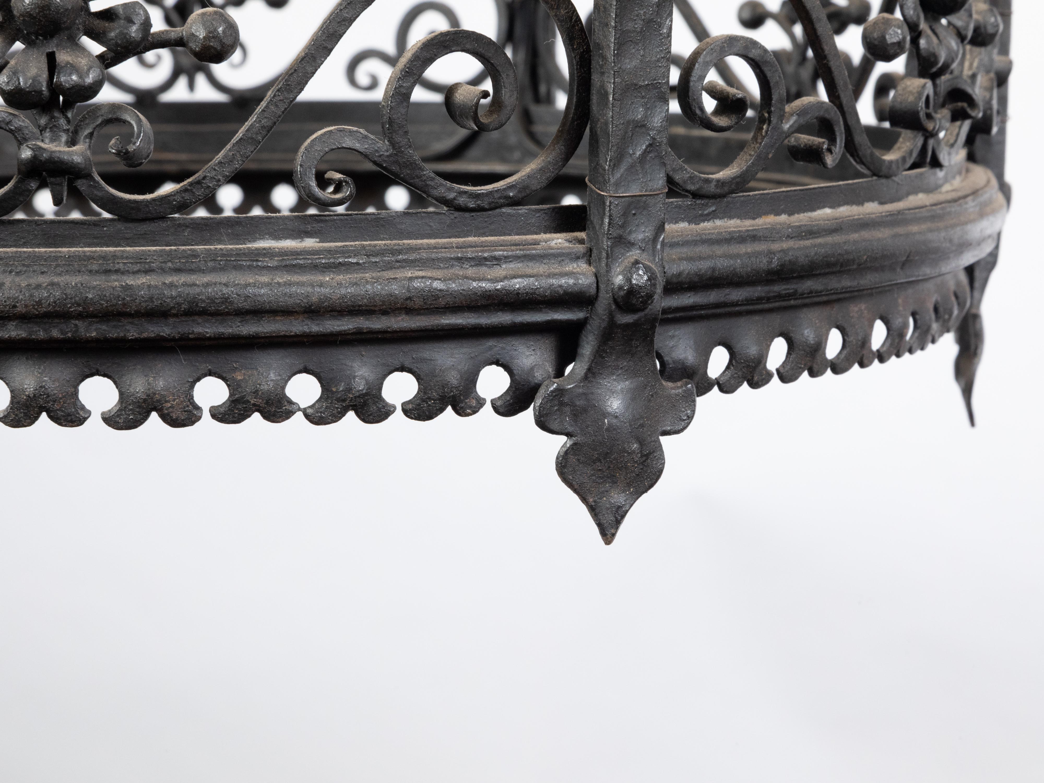 French 1900s Turn of the Century Iron Chandelier with Six Lights and Scrollwork For Sale 3