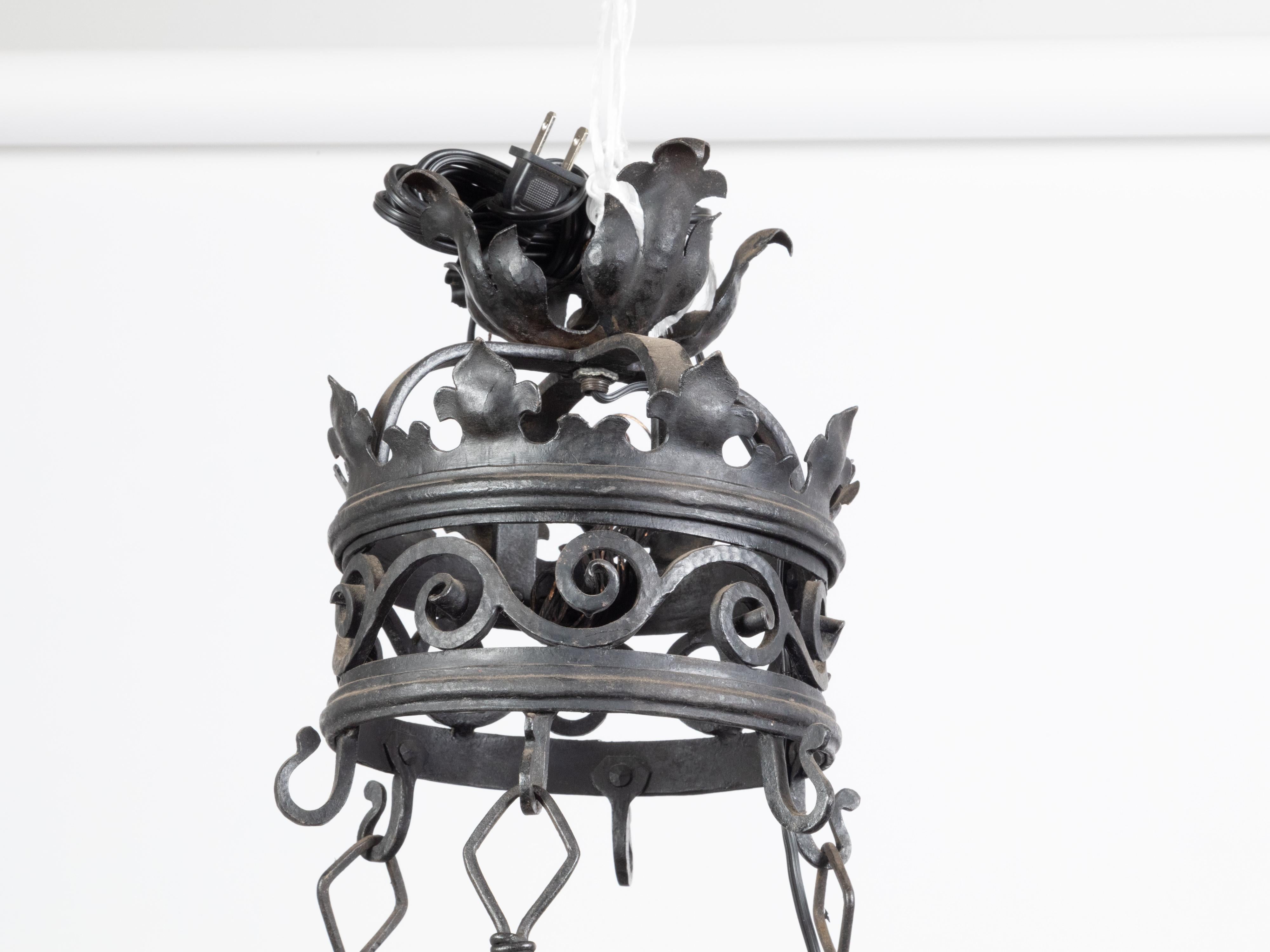 French 1900s Turn of the Century Iron Chandelier with Six Lights and Scrollwork For Sale 4
