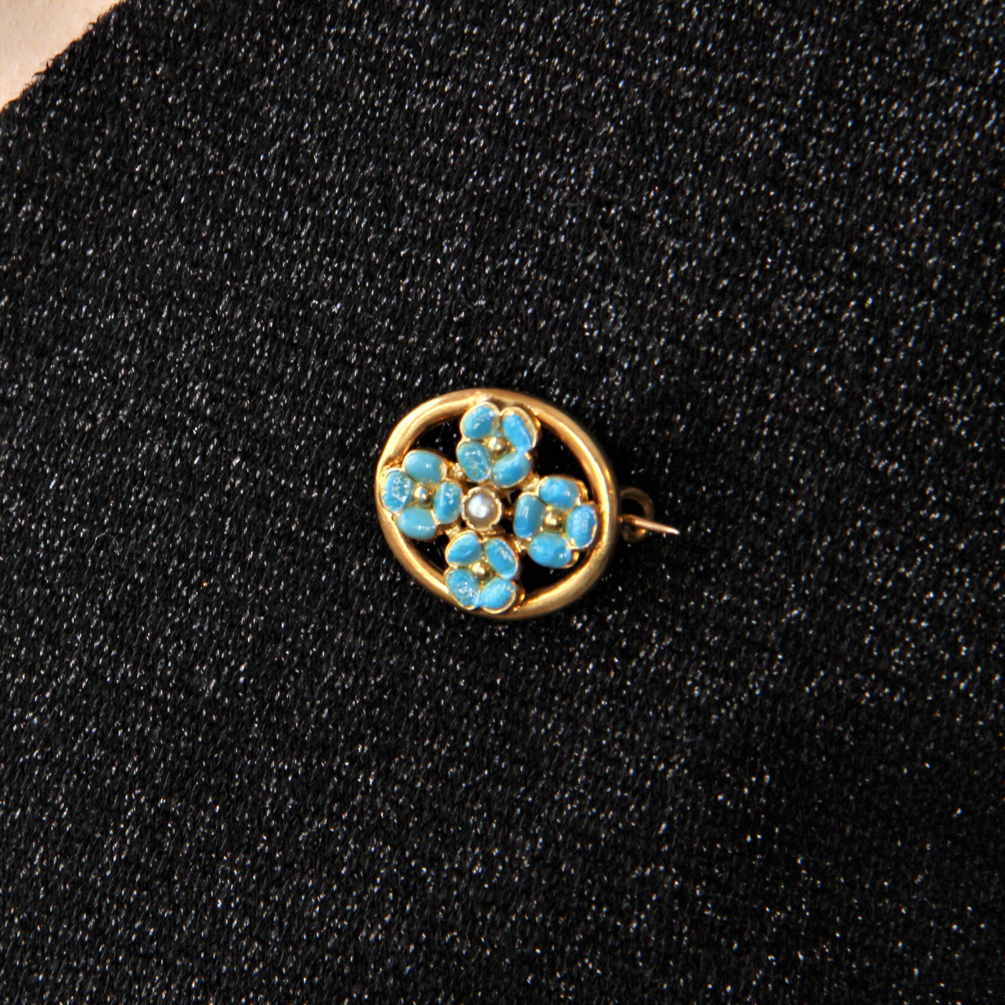 Art Nouveau French, 1900s, Turquoise Enamelled Flower Natural Pearl 18K Yellow Gold Brooch For Sale