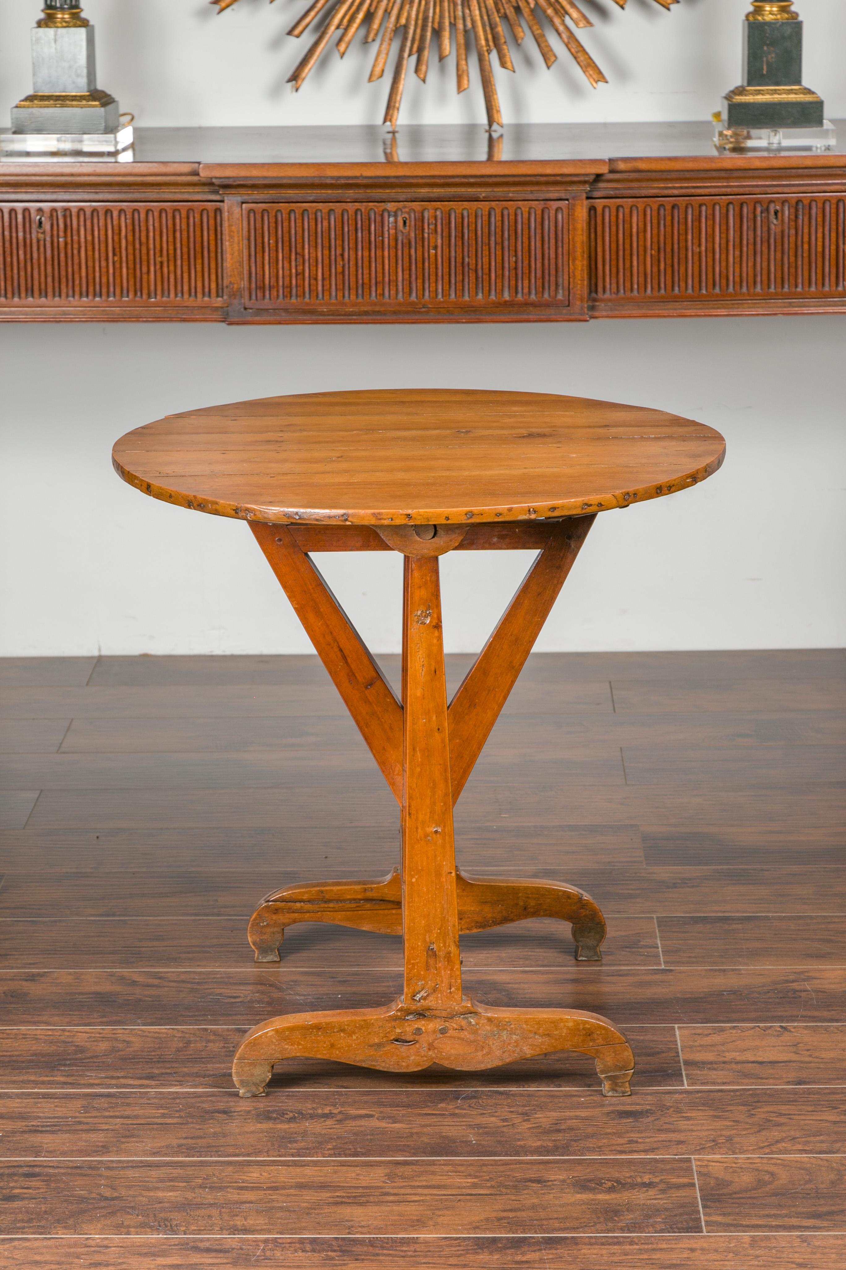 French 1900s Walnut Wine Tasting Table with Round Tilt-Top and Trestle Base 7