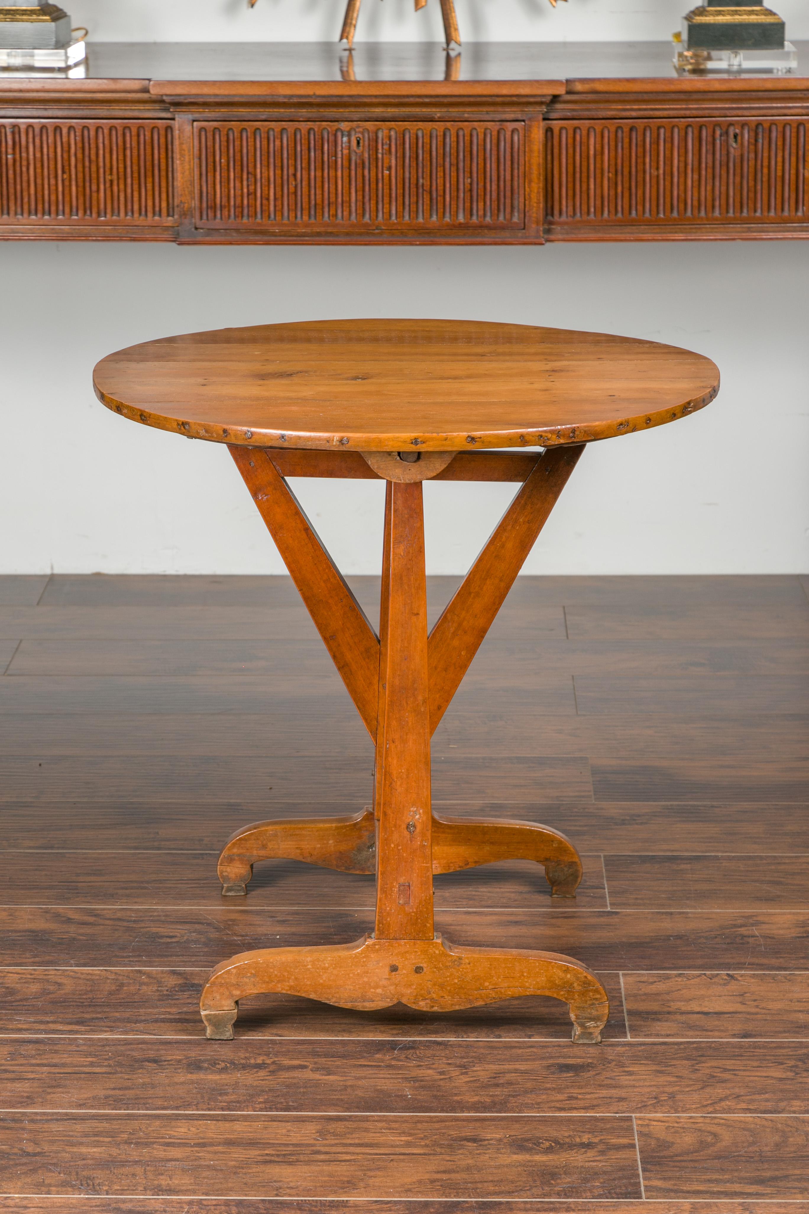 French 1900s Walnut Wine Tasting Table with Round Tilt-Top and Trestle Base 9