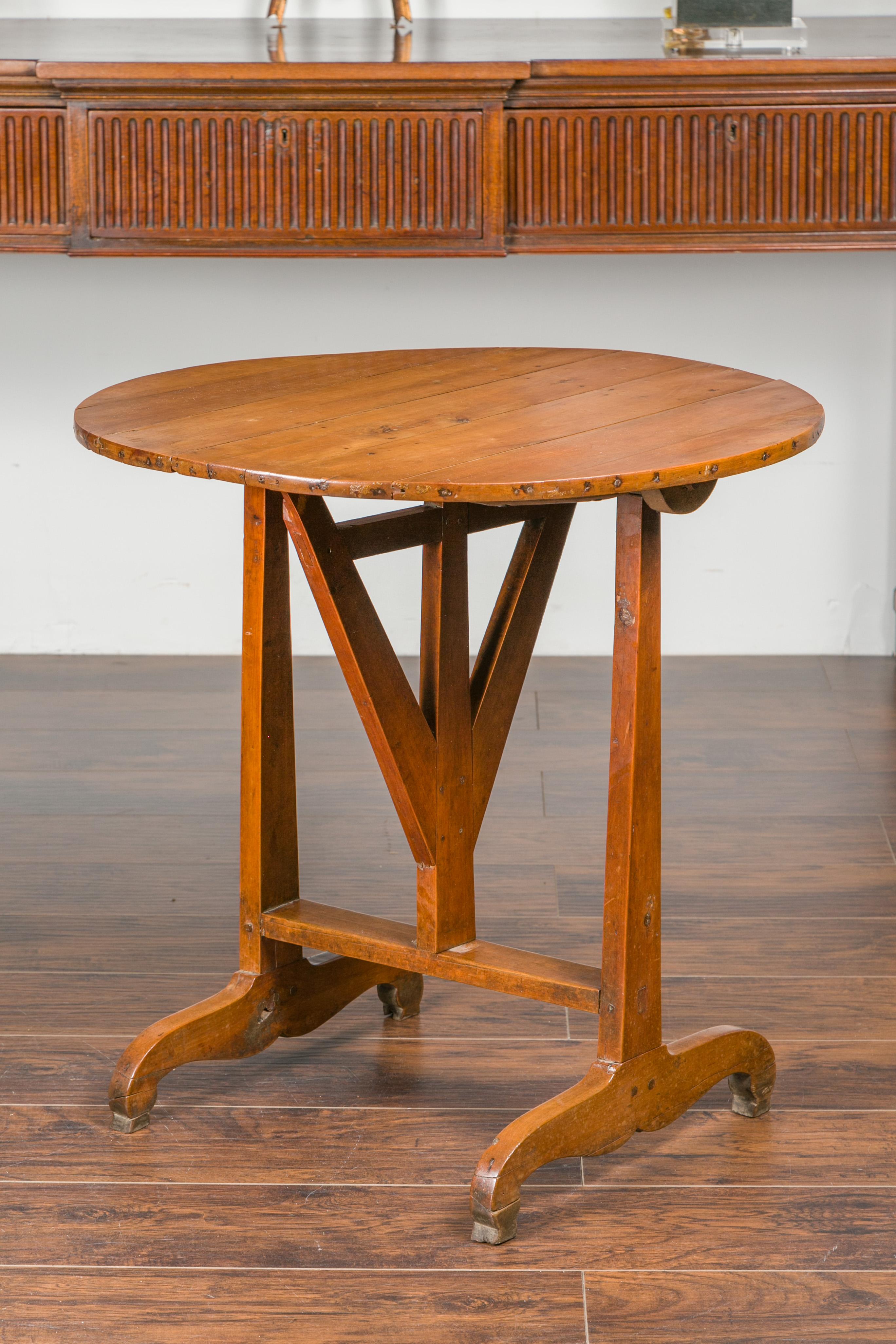 French 1900s Walnut Wine Tasting Table with Round Tilt-Top and Trestle Base 10