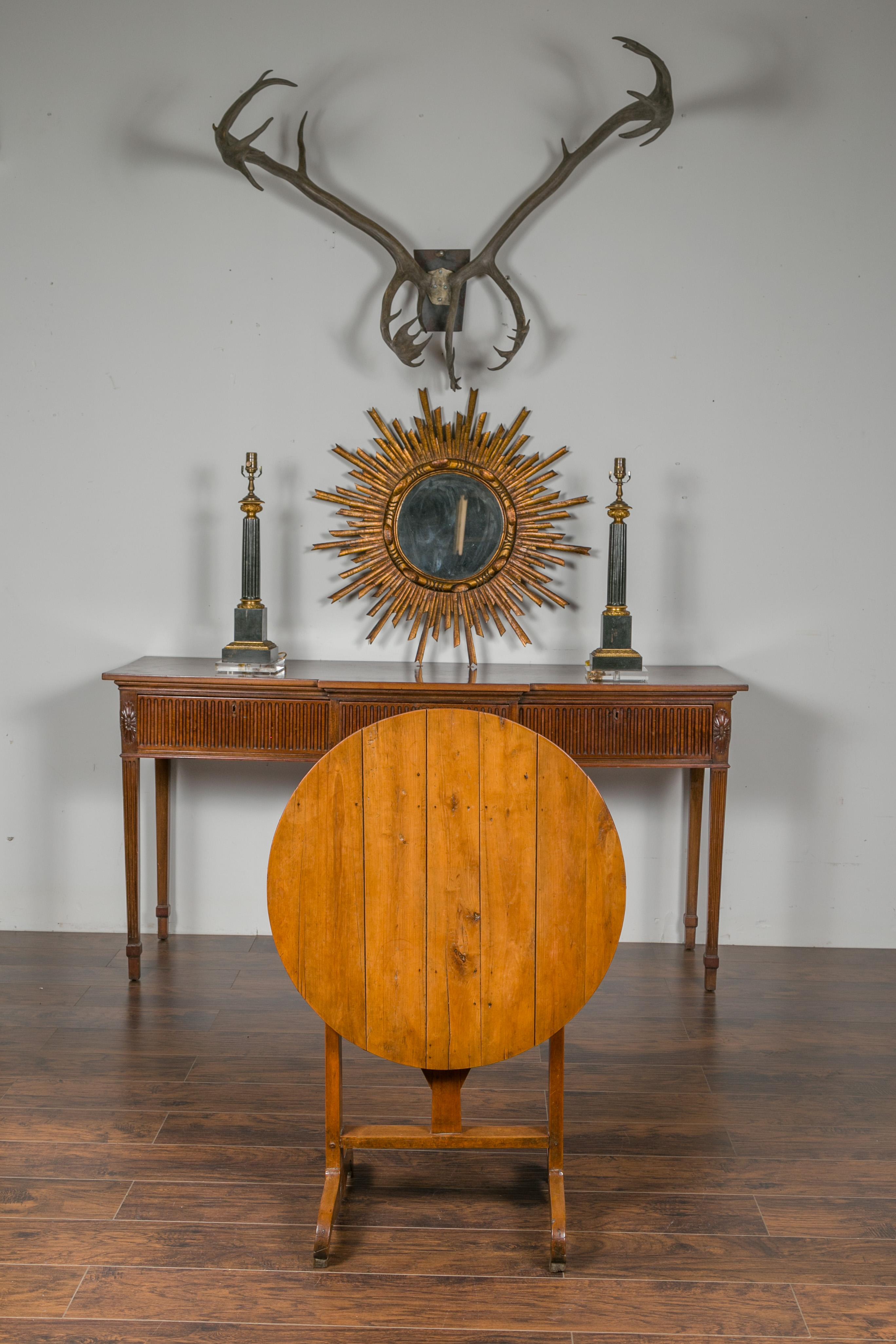 French 1900s Walnut Wine Tasting Table with Round Tilt-Top and Trestle Base In Good Condition In Atlanta, GA