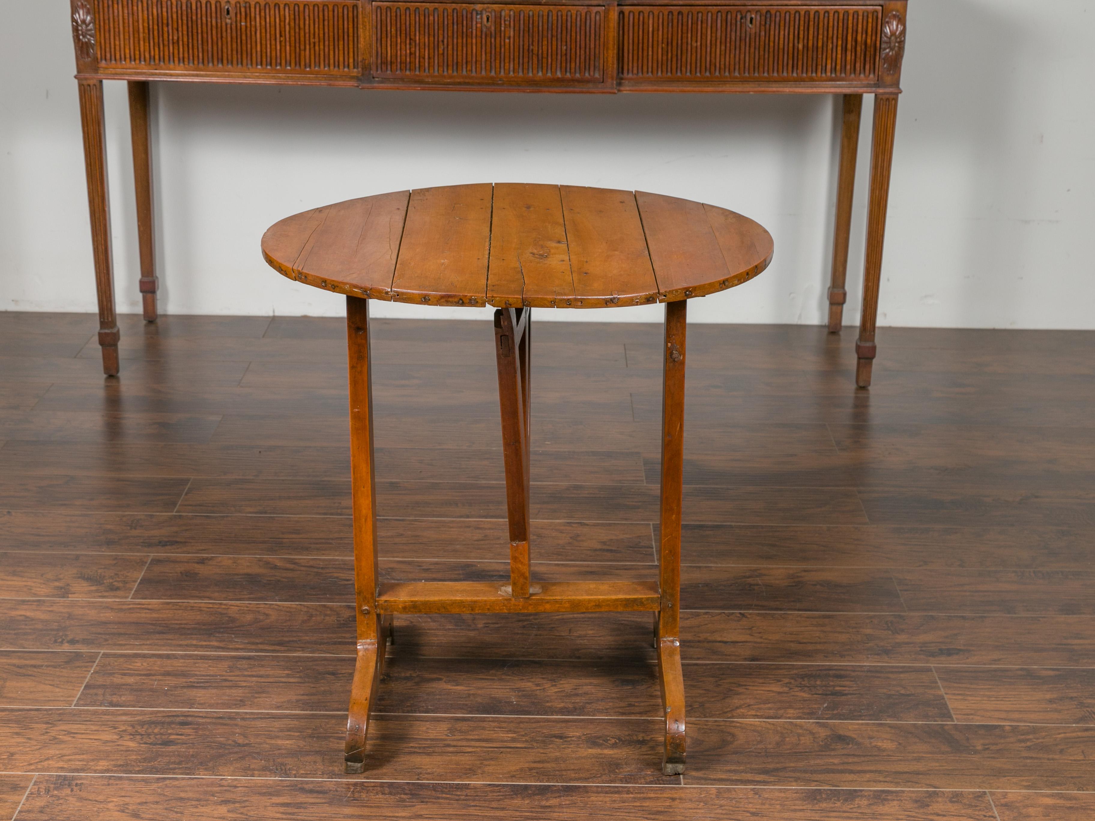 French 1900s Walnut Wine Tasting Table with Round Tilt-Top and Trestle Base 2