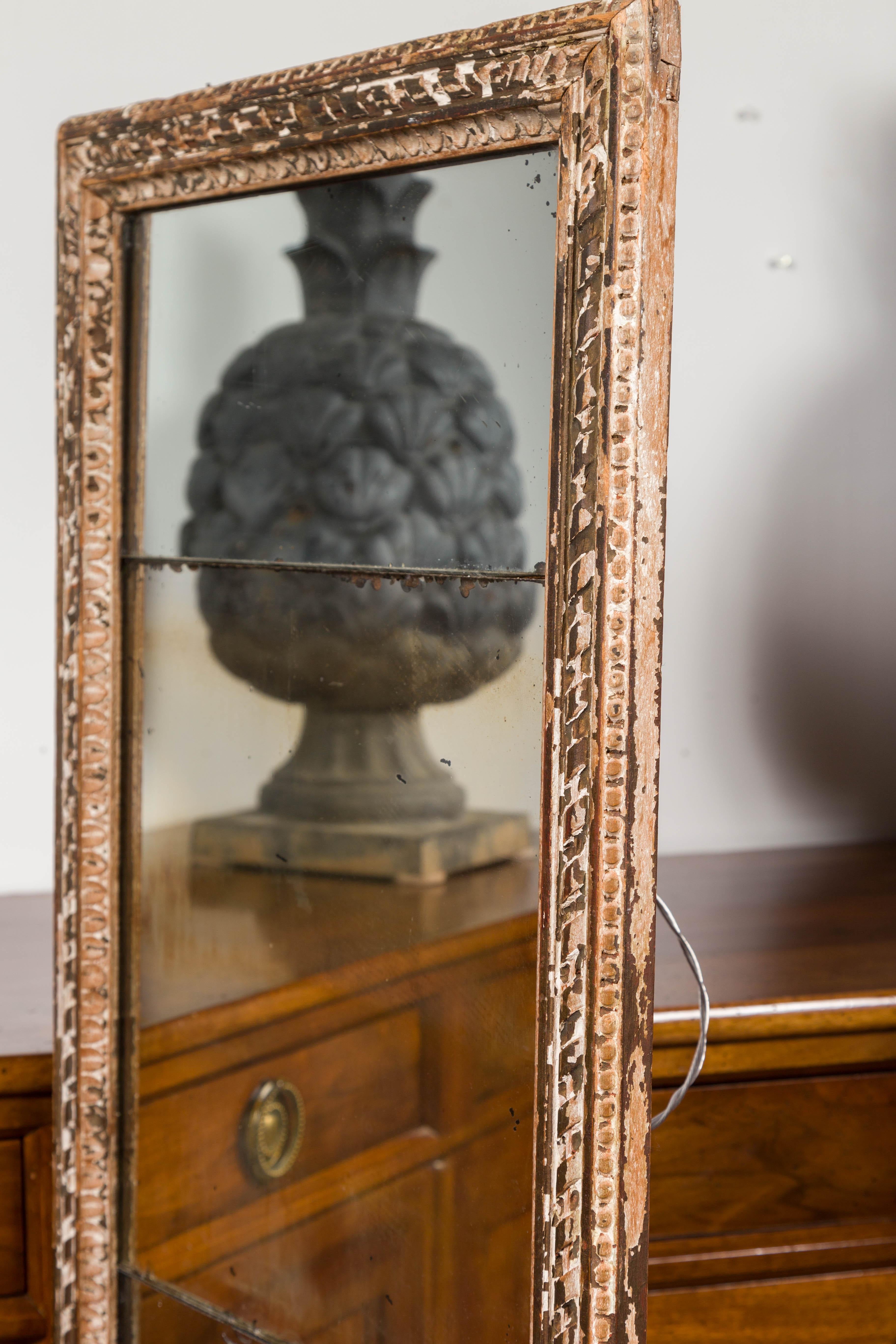 French 1900s Wooden Mirror with Carved Twisted Ribbons and Distressed Finish For Sale 6