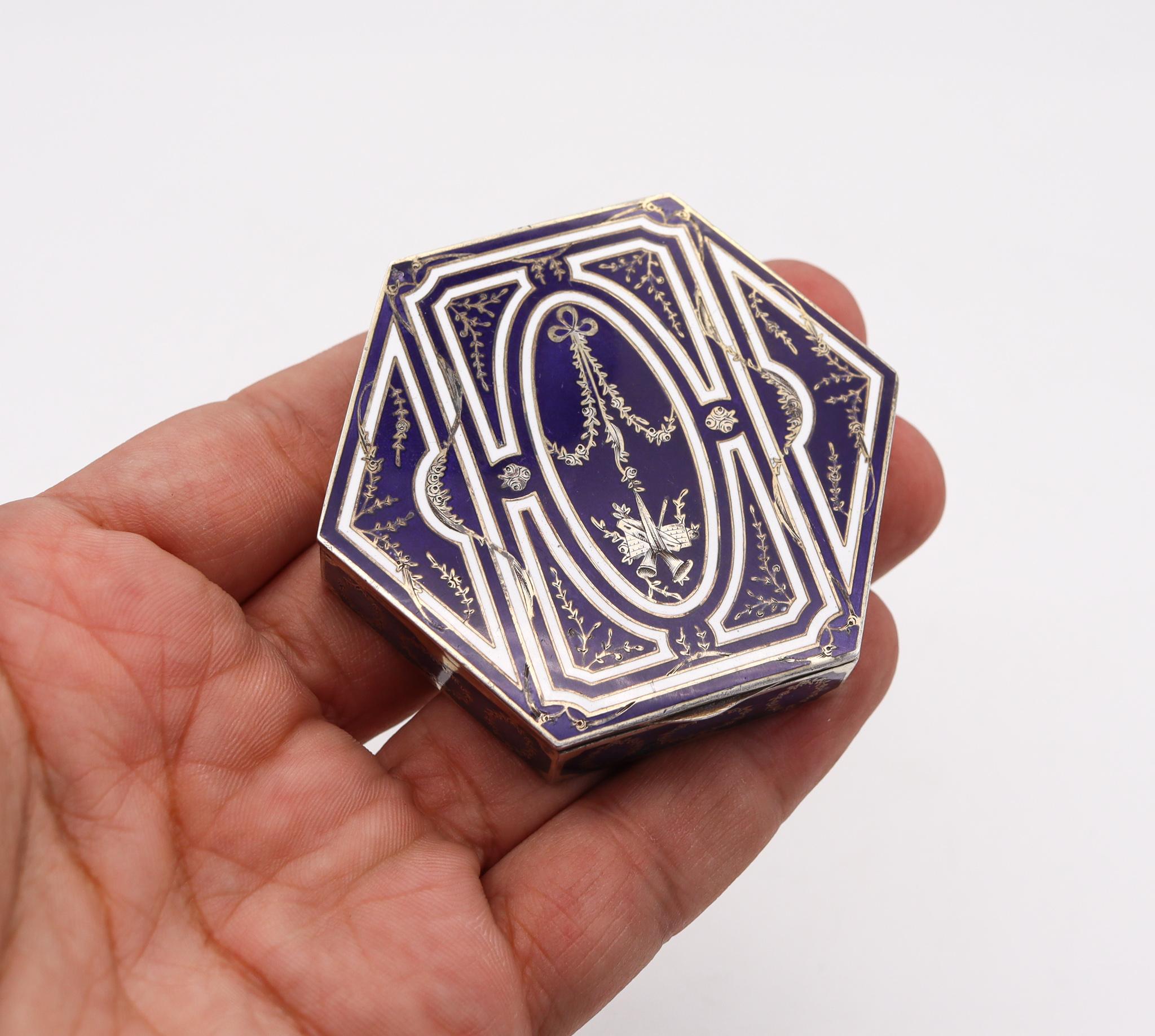French 1905 Edwardian Hexagonal Snuff Box Sterling Silver with Guilloche Enamel In Good Condition For Sale In Miami, FL