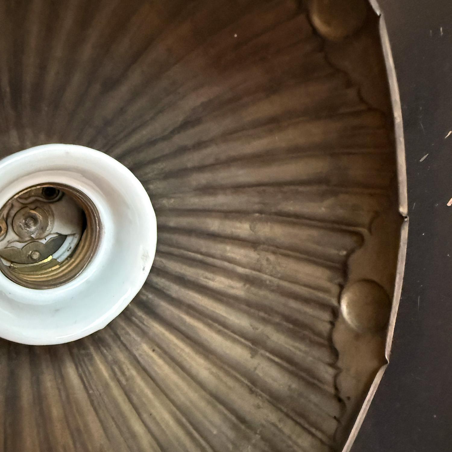 Lámpara de sobremesa francesa Art Nouveau de latón de 1910 en venta 3