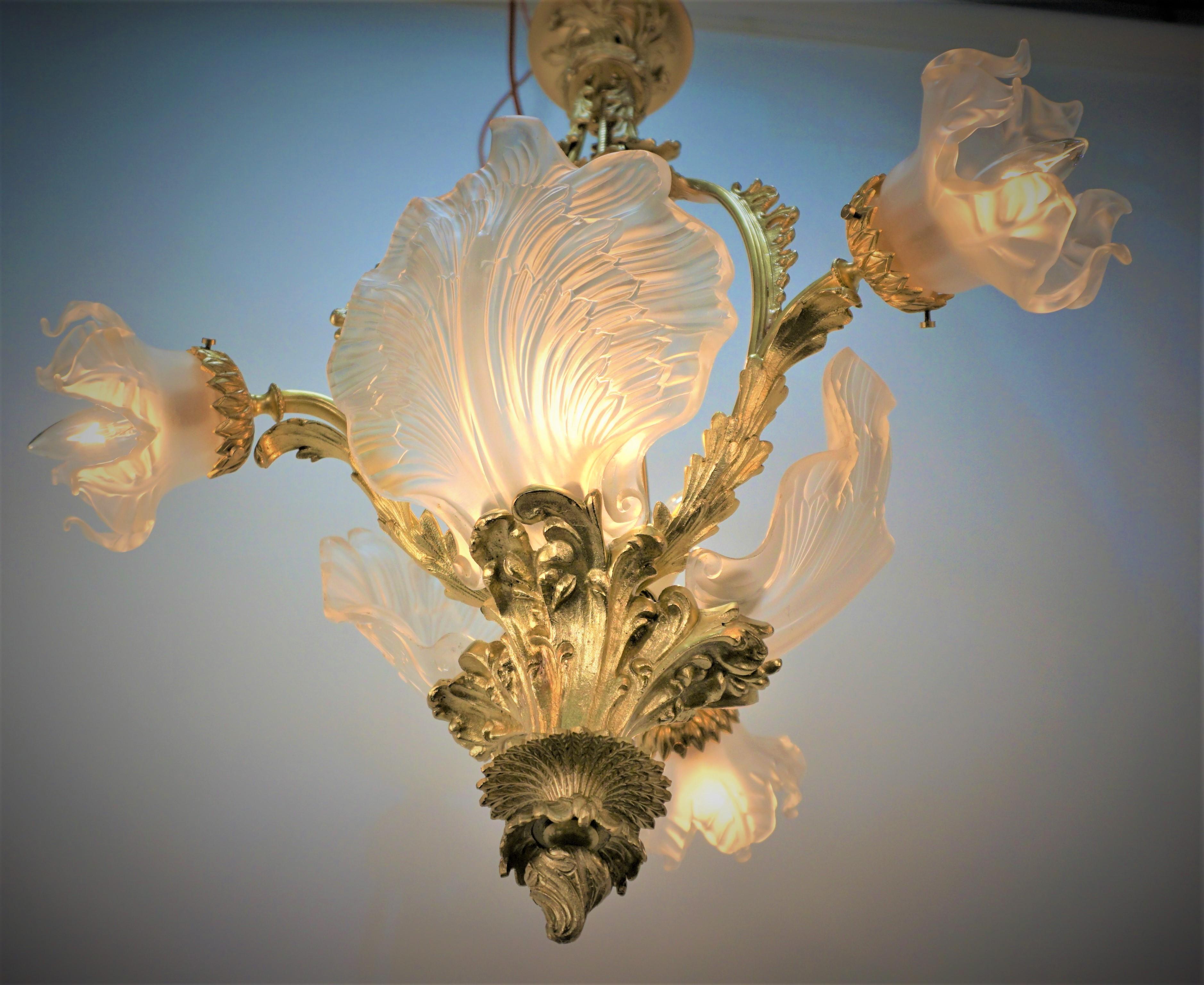 French 1910's Bronze and Blown Glass Chandelier For Sale 5