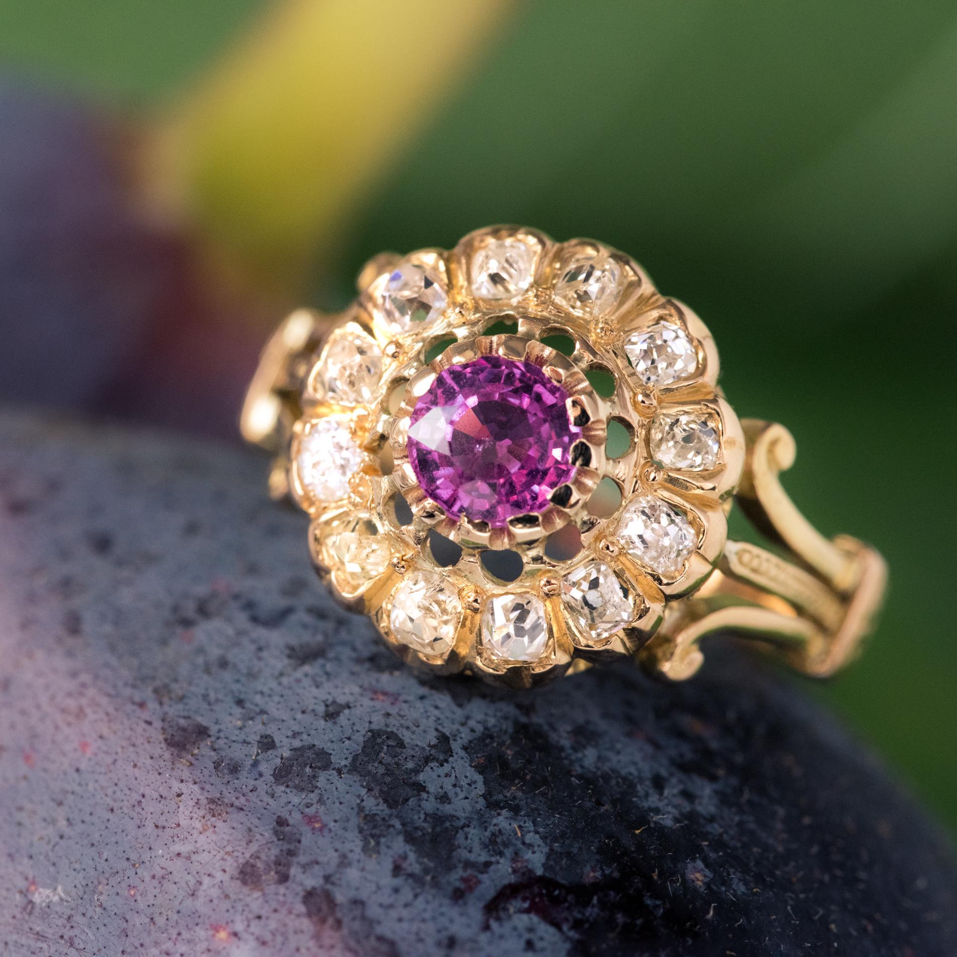 Women's French 1910s Pink Sapphire Diamonds 18 Karat Yellow Gold Daisy Ring