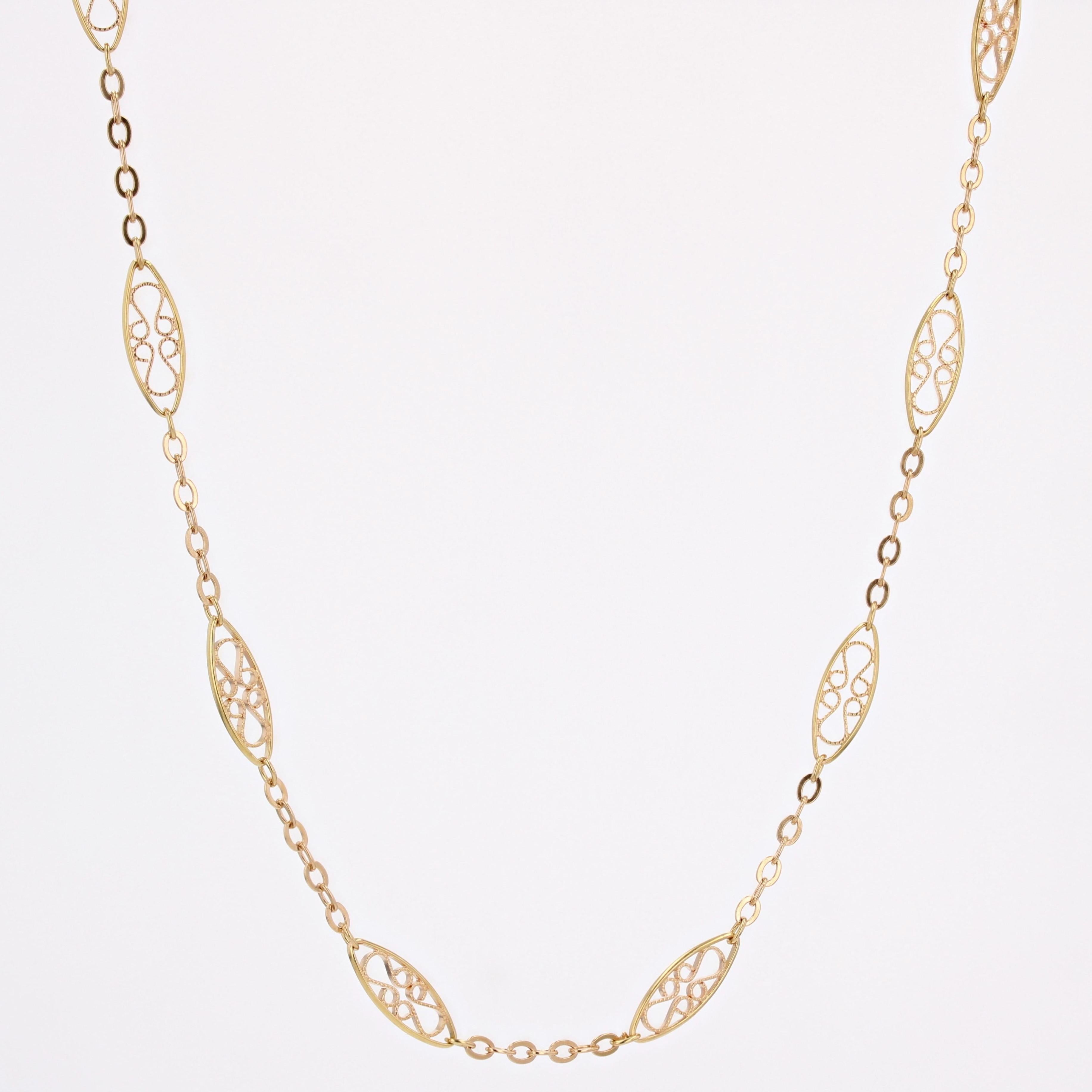 French 1920s 18 Karat Yellow Gold Filigree Chain Necklace In Good Condition In Poitiers, FR