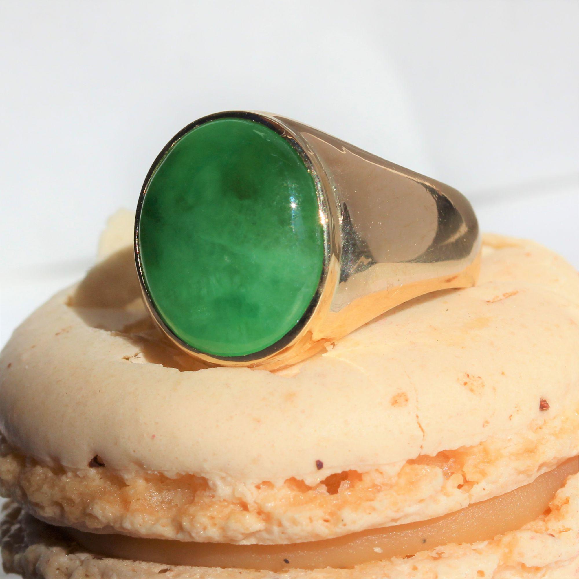 French 1920s 8.60 Carat Jade 18 Karat Yellow Gold Men Ring 2