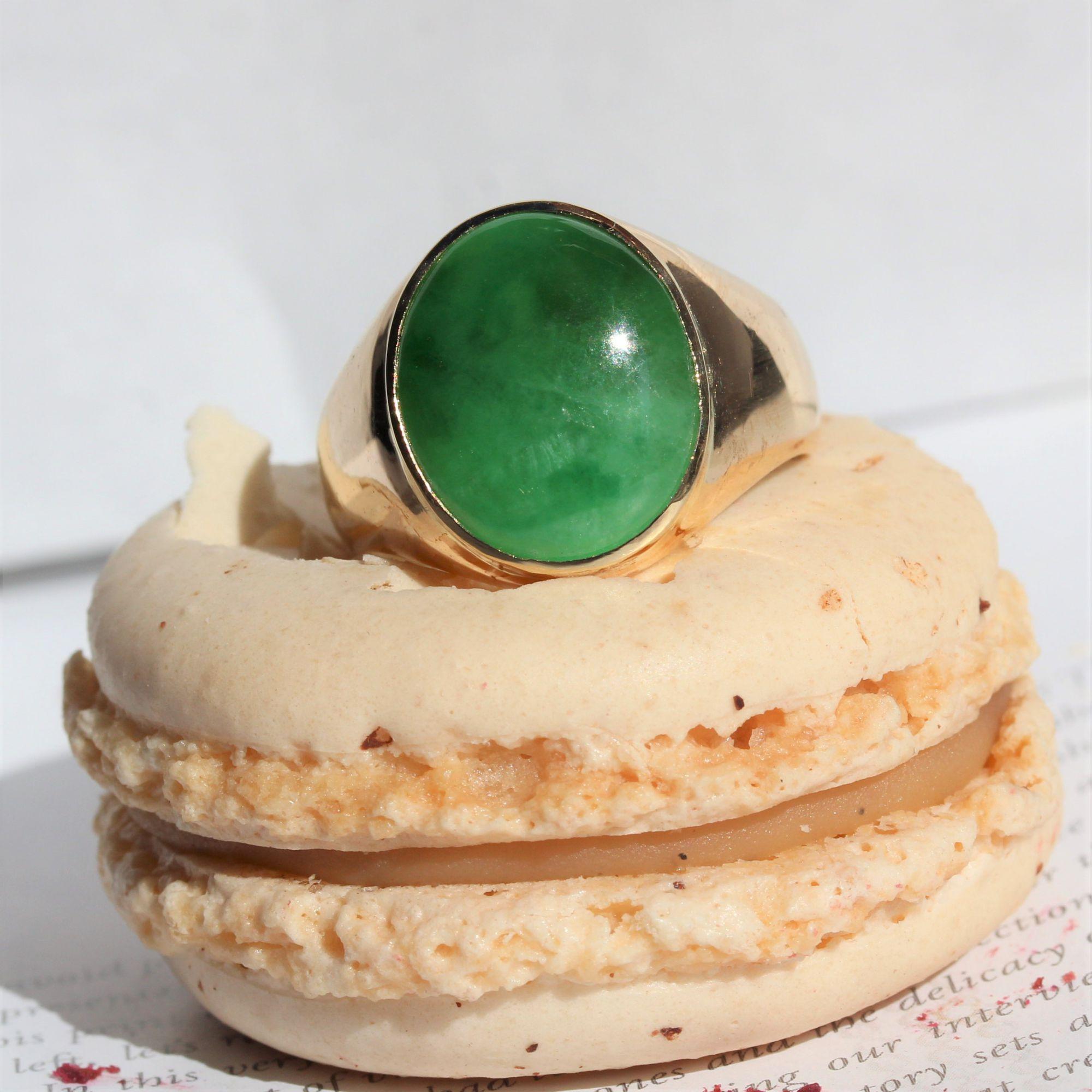 French 1920s 8.60 Carat Jade 18 Karat Yellow Gold Men Ring 3