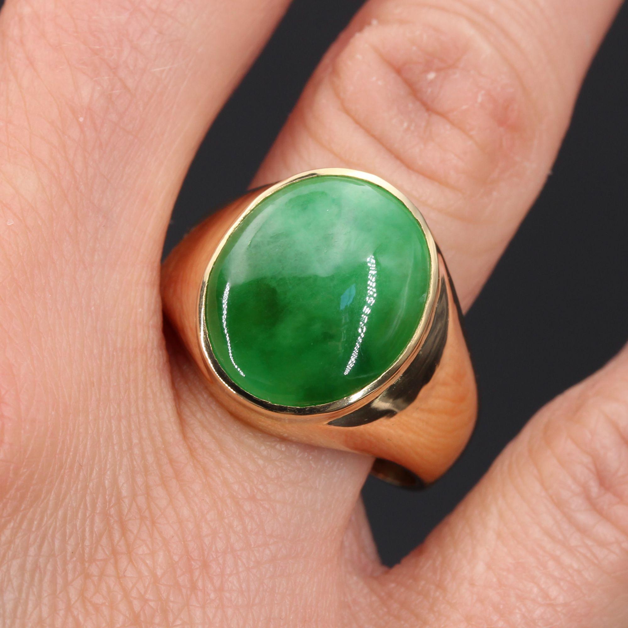 Art Deco French 1920s 8.60 Carat Jade 18 Karat Yellow Gold Men Ring