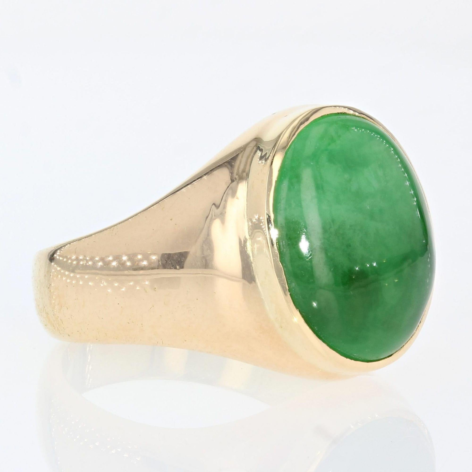 Men's French 1920s 8.60 Carat Jade 18 Karat Yellow Gold Men Ring