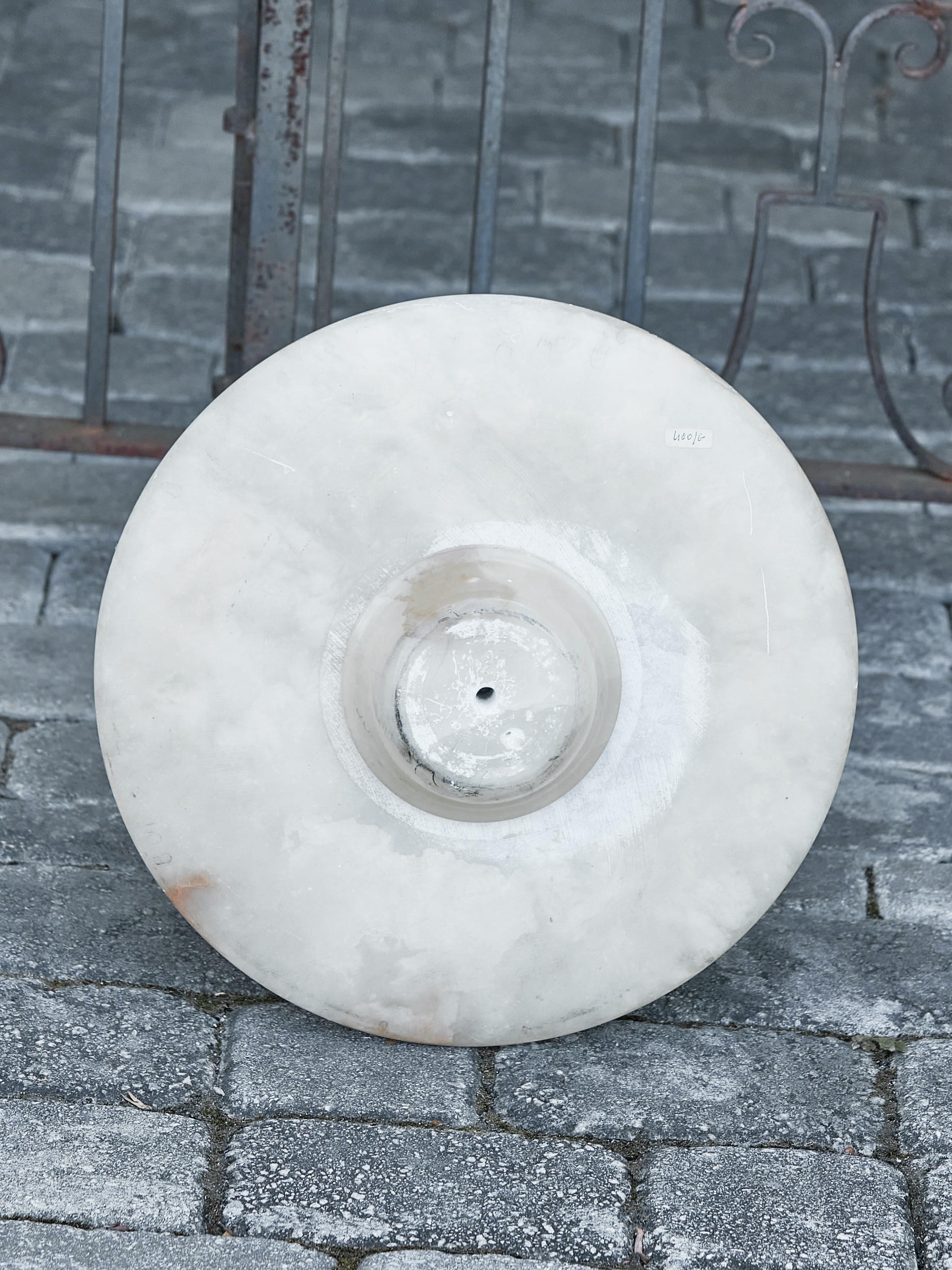 Französischer Guéridon-Beistelltisch aus Alabaster aus den 1920er Jahren mit runder Platte und Pedestal-Sockel im Angebot 10