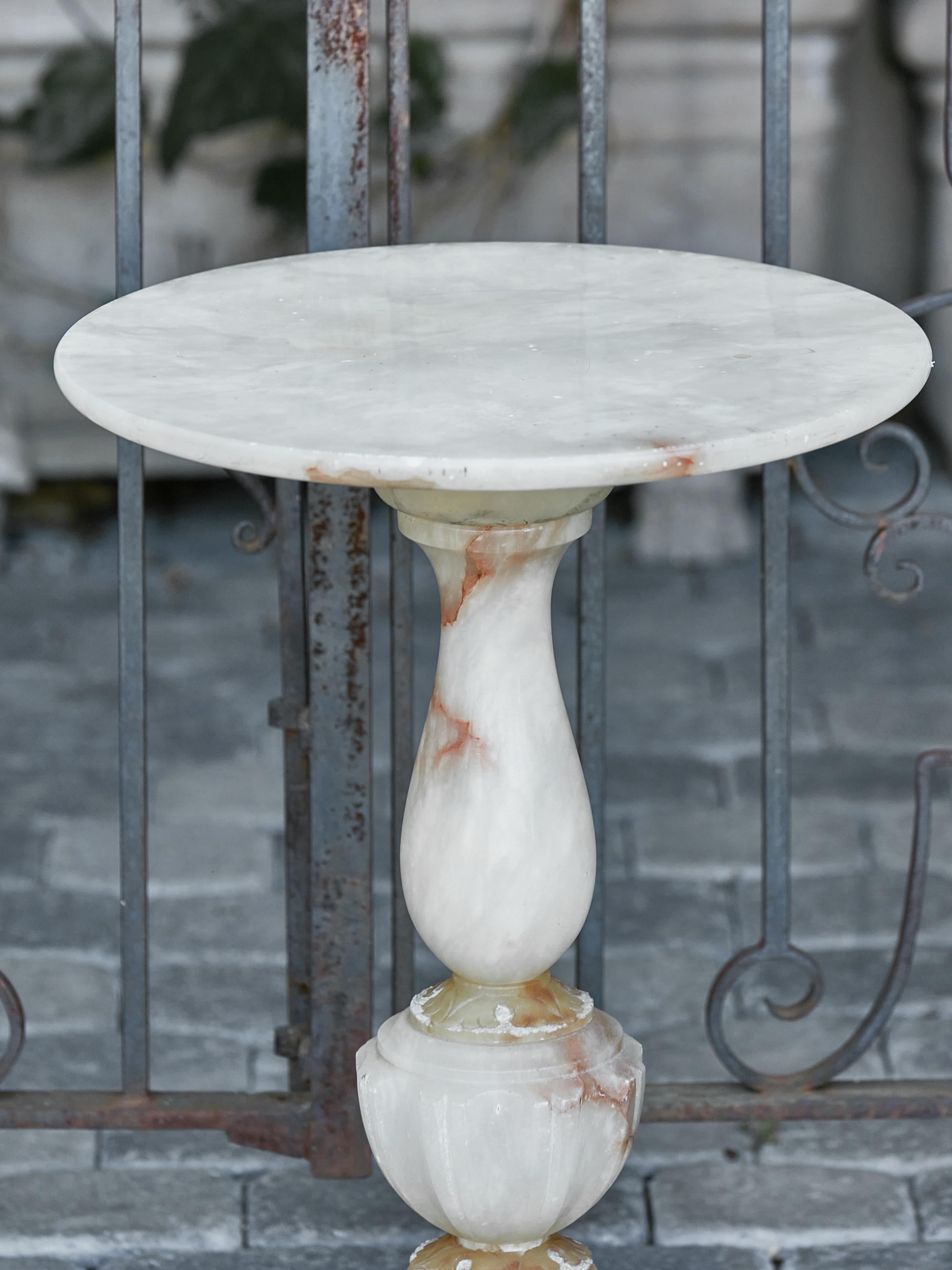 20th Century French 1920s Alabaster Guéridon Side Table with Circular Top and Pedestal Base For Sale